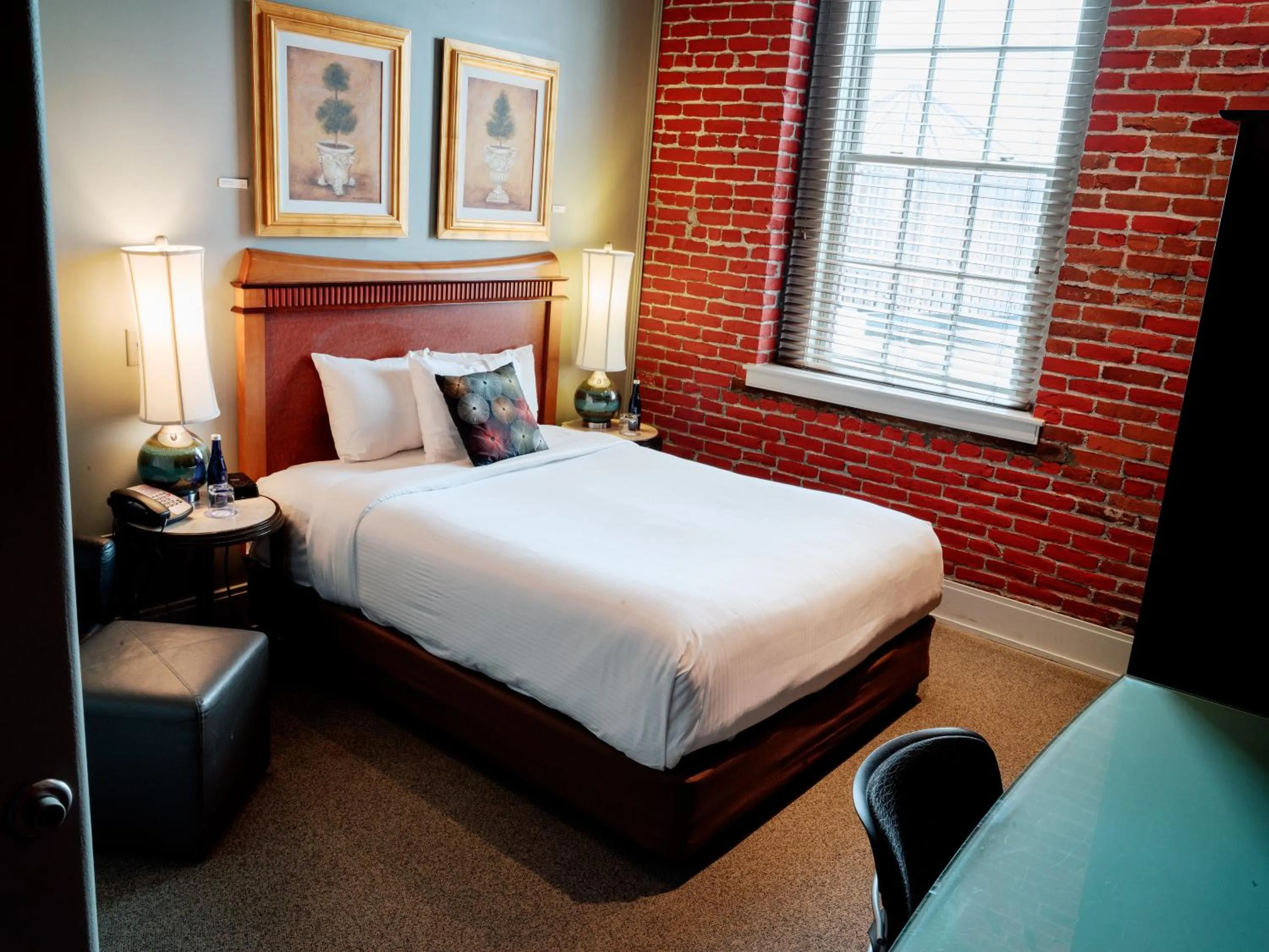 Bedroom, Bed in Lancaster Arts Hotel