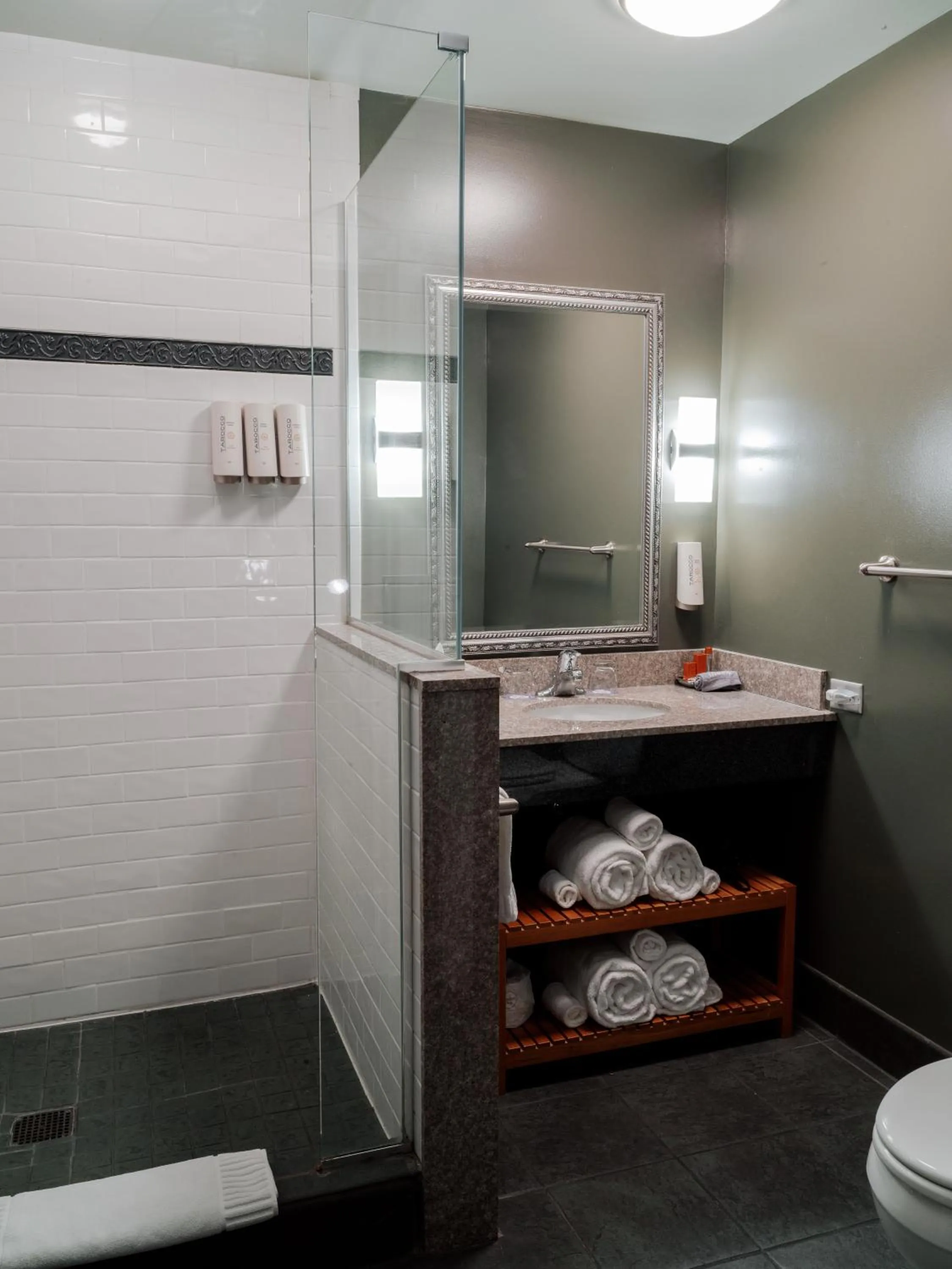 Bathroom in Lancaster Arts Hotel