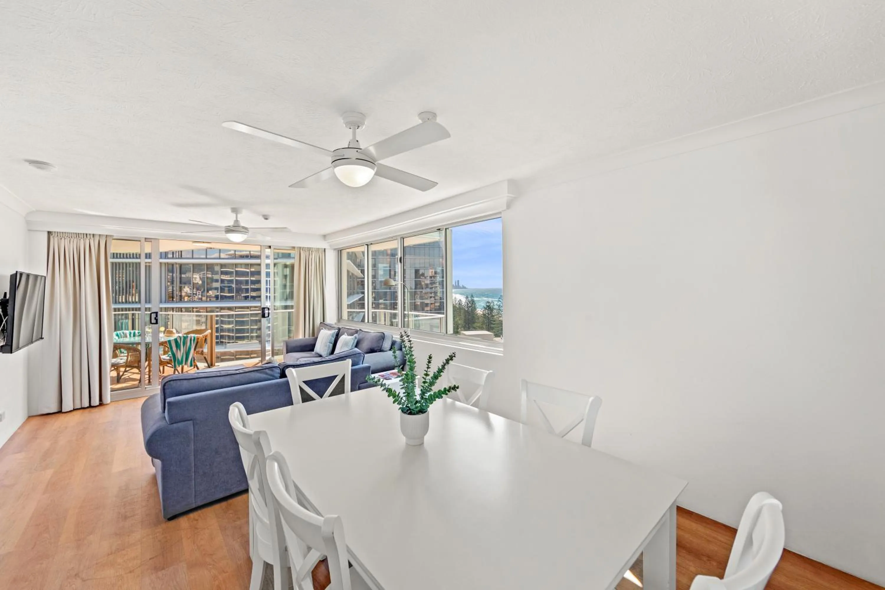 Living room in Pacific Regis Beachfront Holiday Apartments