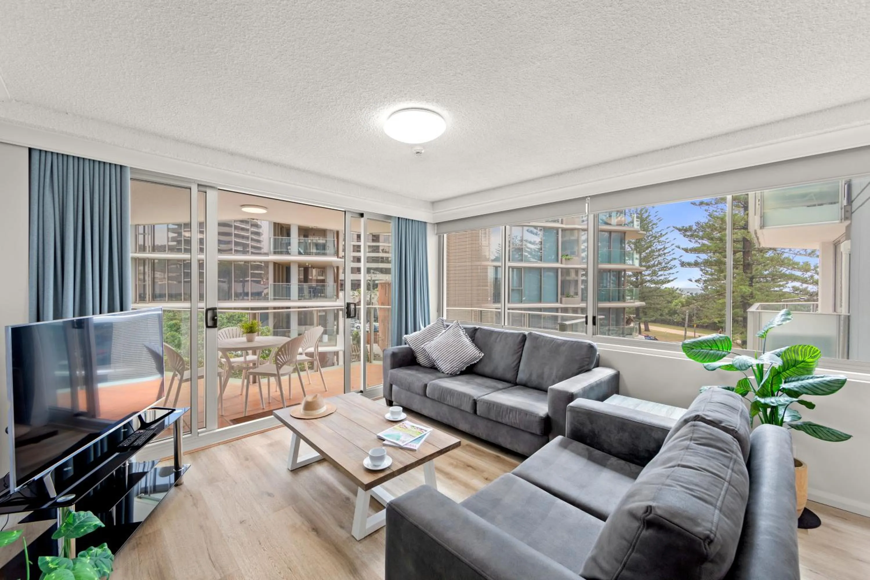 Living room in Pacific Regis Beachfront Holiday Apartments