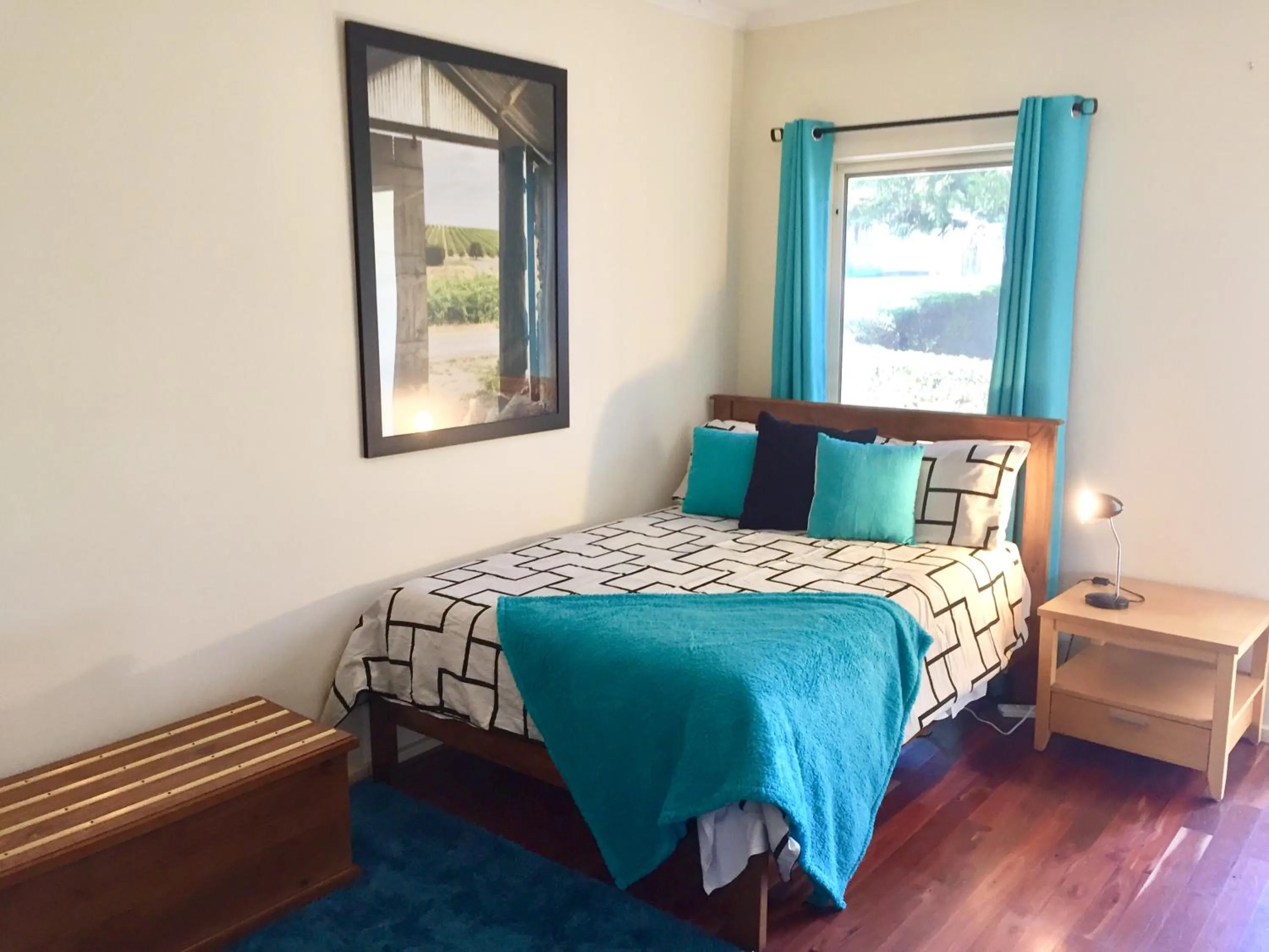 Bed in McLaren Vale Studio Apartments