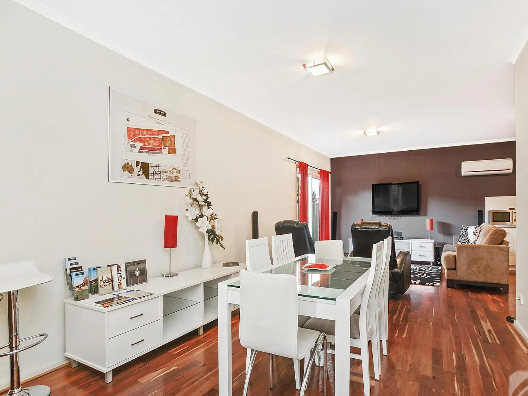 TV and multimedia in McLaren Vale Studio Apartments