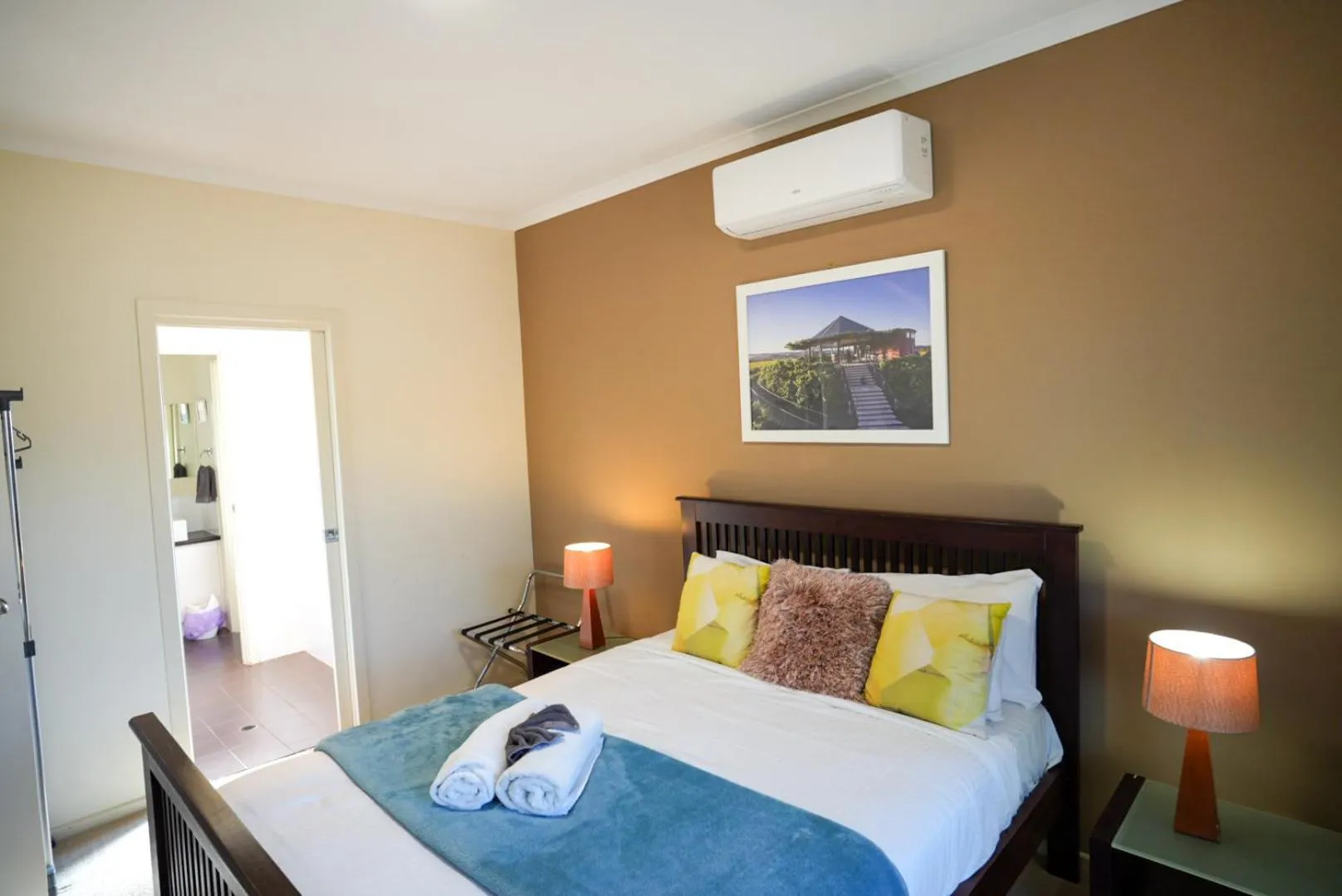 Property building, Bed in McLaren Vale Studio Apartments