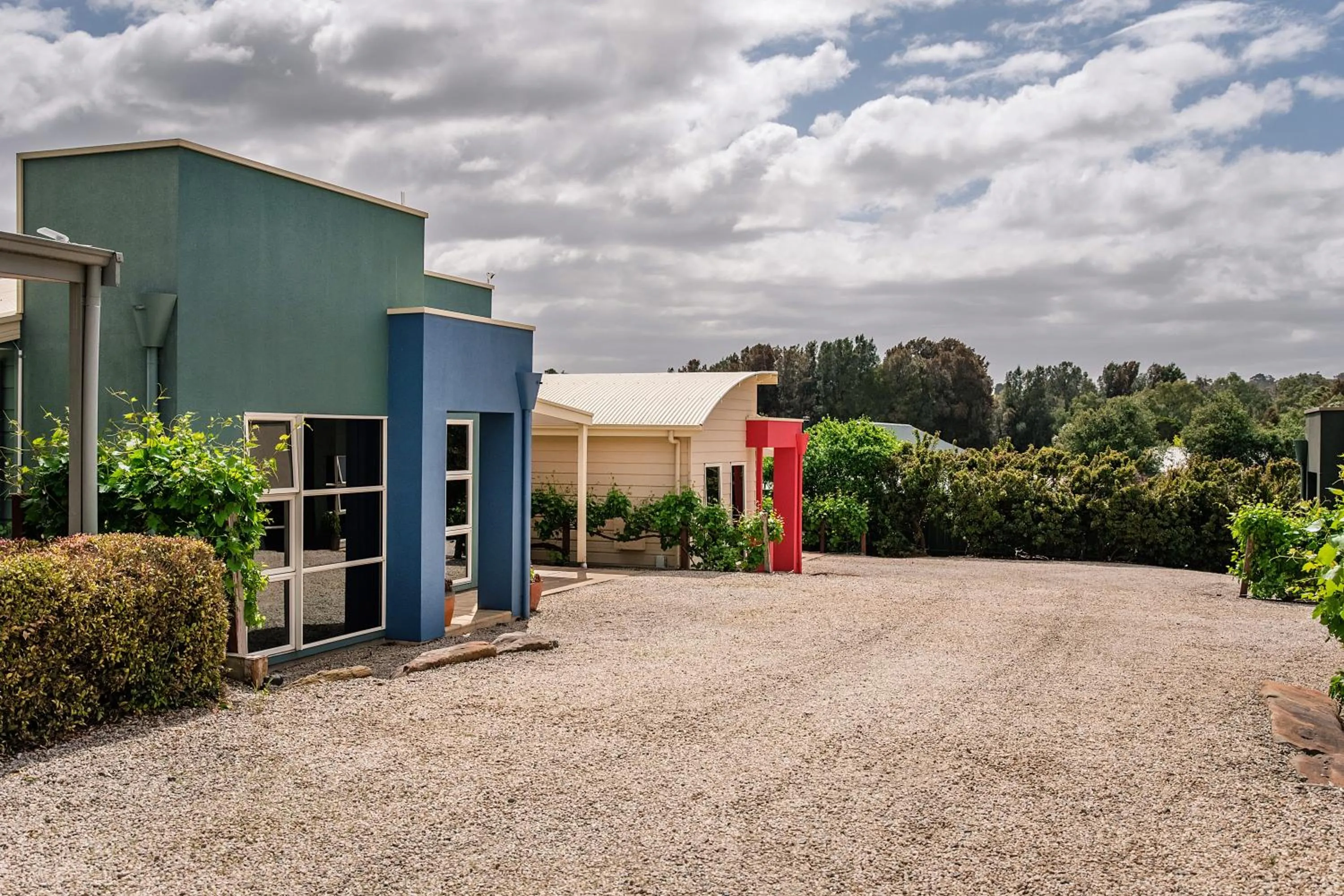 Property building in McLaren Vale Studio Apartments
