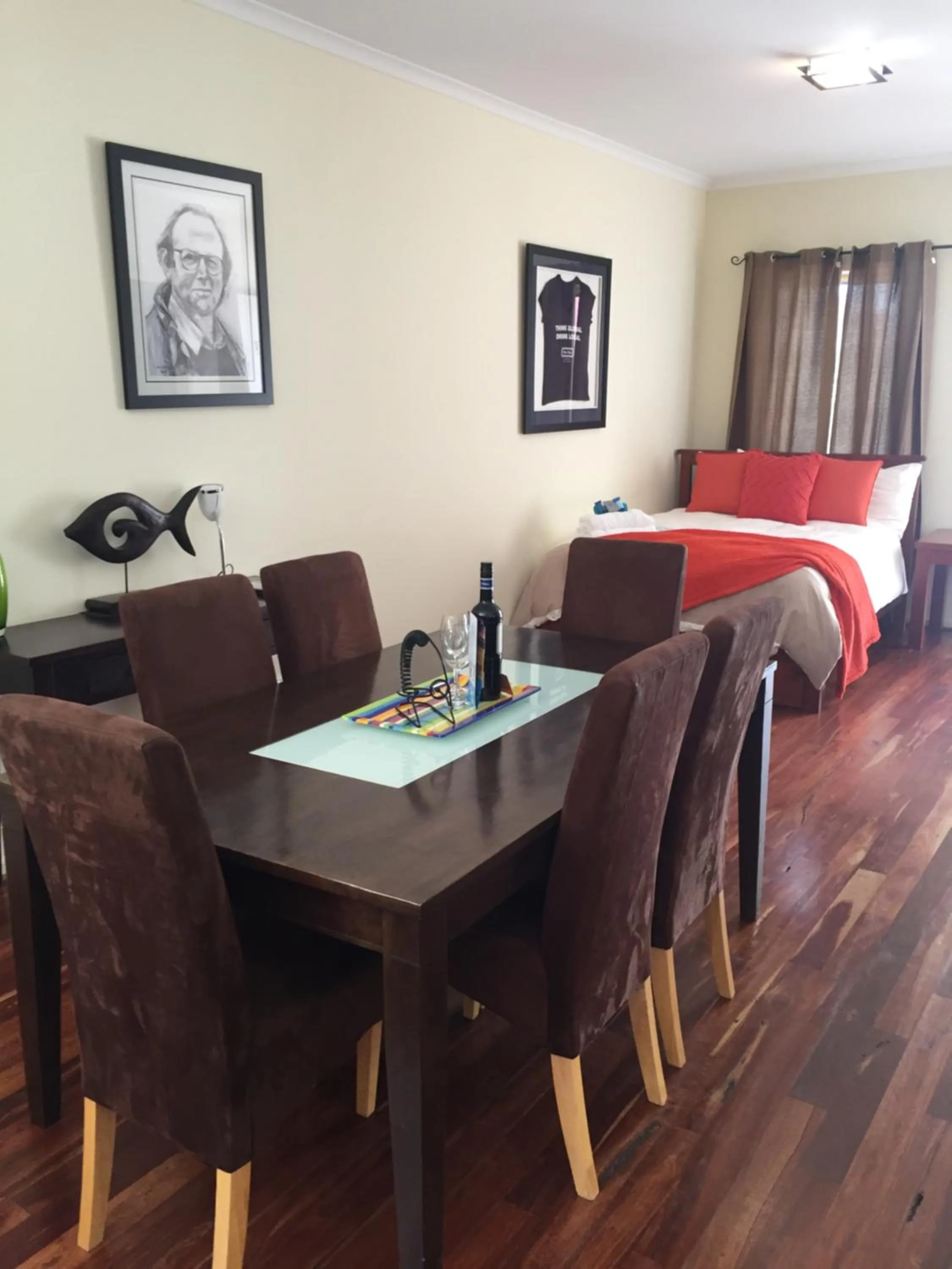 Bed in McLaren Vale Studio Apartments