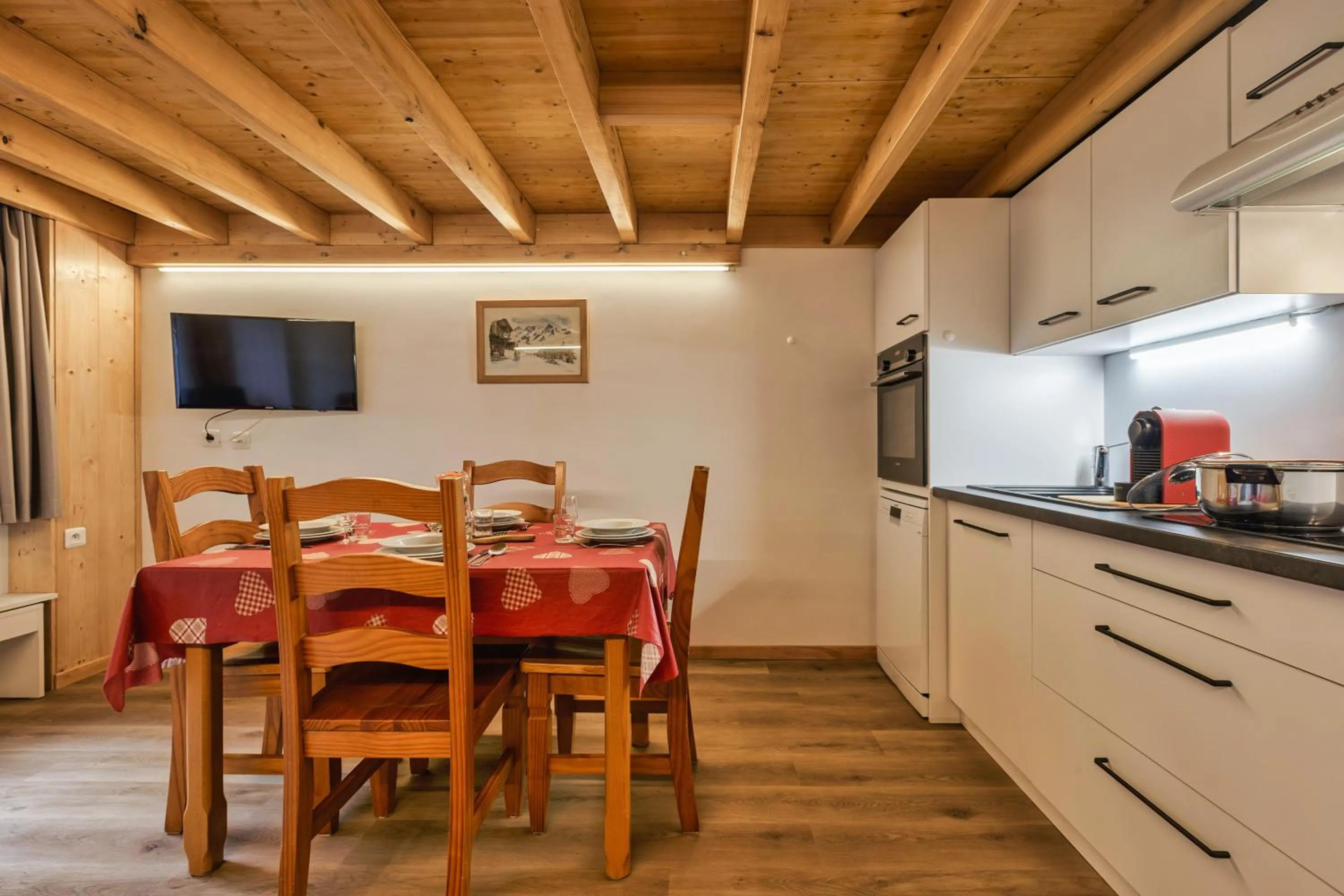 Kitchen or kitchenette in Résidence Grand Roc - Campanules 122 - Happy Rentals