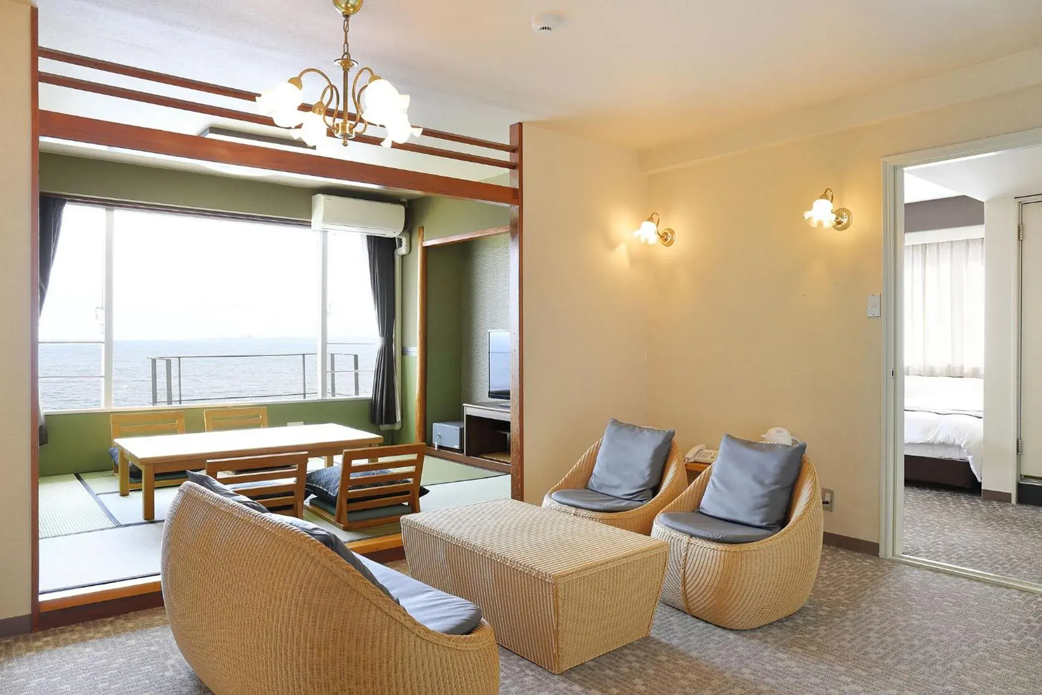 Superior Twin Room with Tatami Area - single occupancy - Non-Smoking in Ooedo Onsen Monogatari Beppu Seifu Superior Twin Room with Tatami Area - single occupancy - Non-Smoking in Ooedo Onsen Monogatari Beppu Seifu