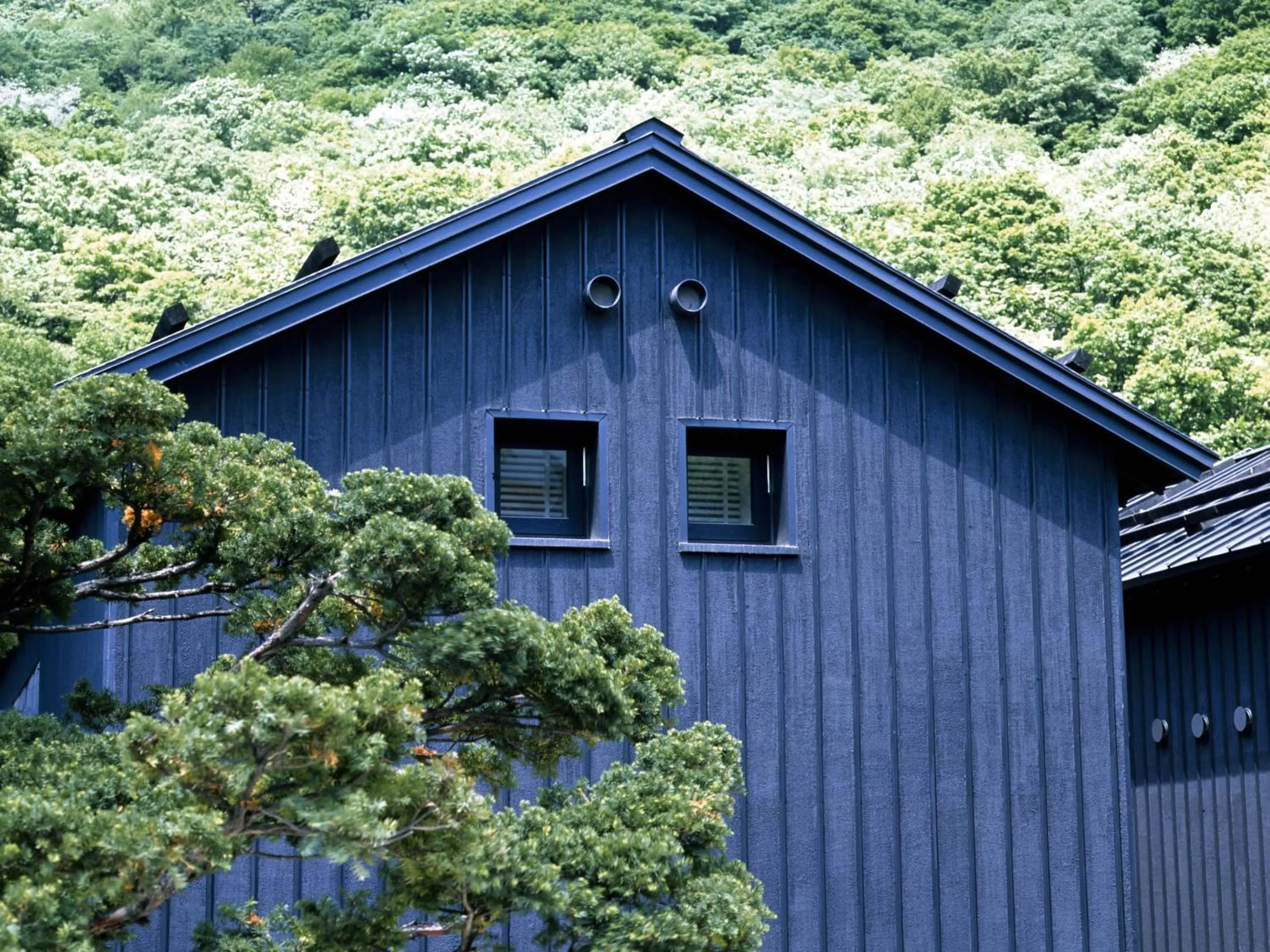 OTARU RETREAT by Onko Chishin