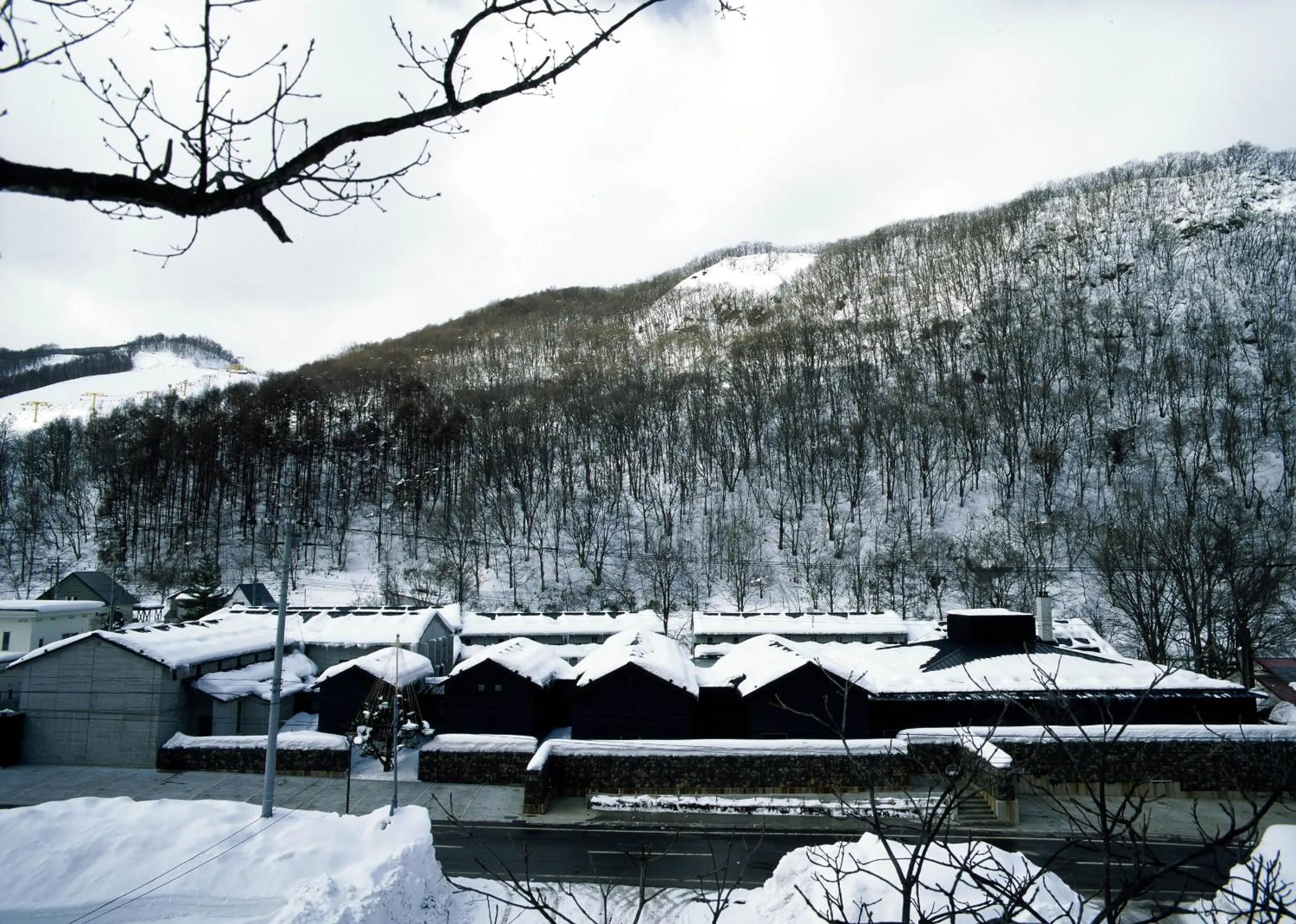 OTARU RETREAT by Onko Chishin
