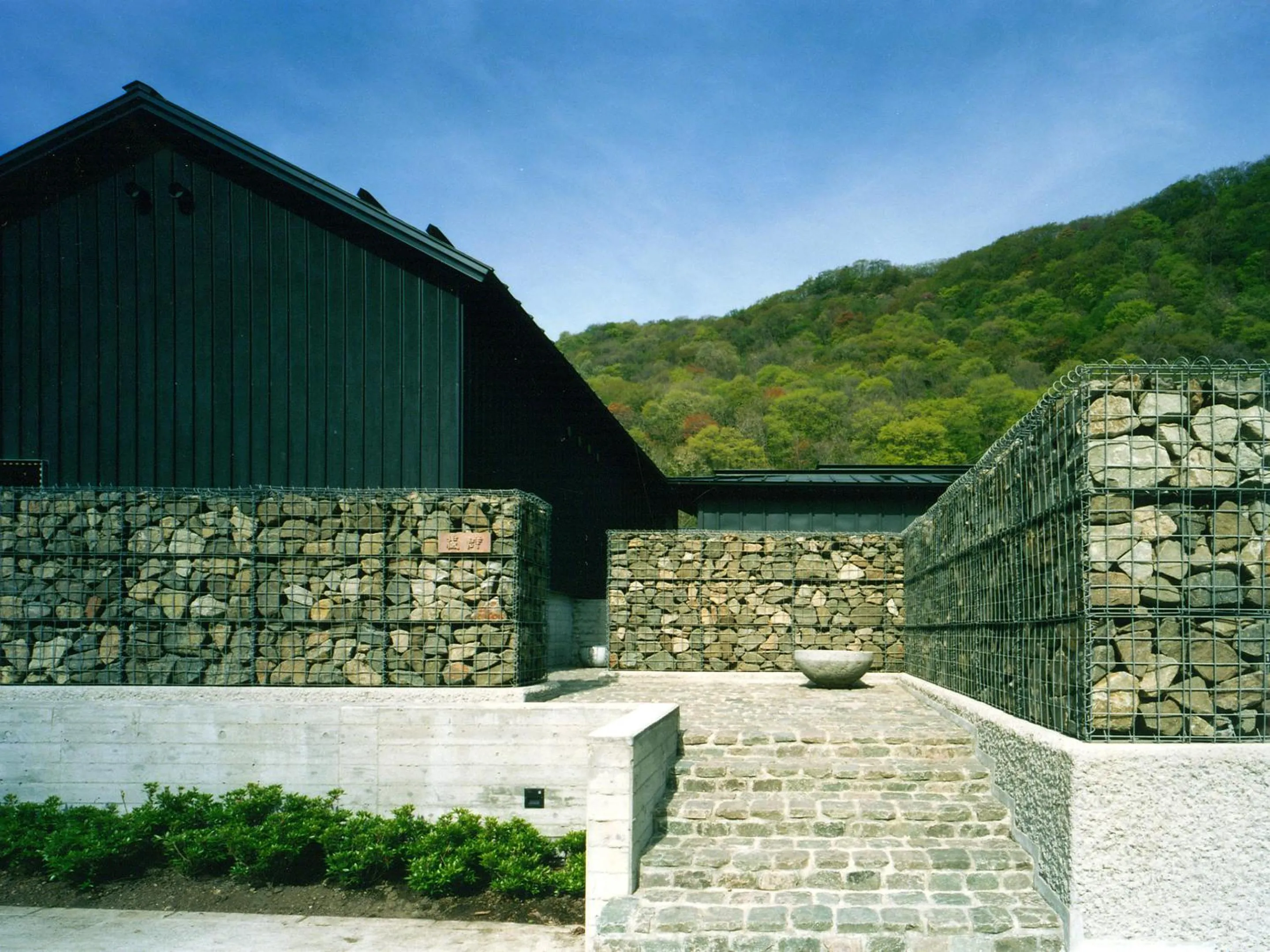 OTARU RETREAT by Onko Chishin