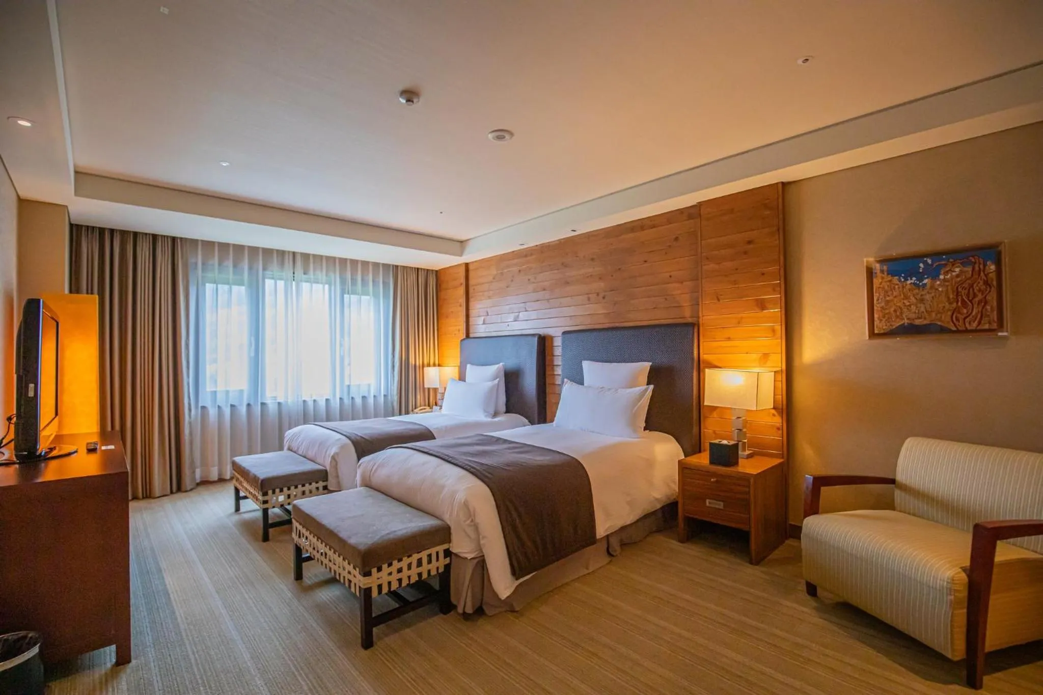 Photo of the whole room, Bed in Intercontinental Alpensia Pyeongchang Resort by IHG