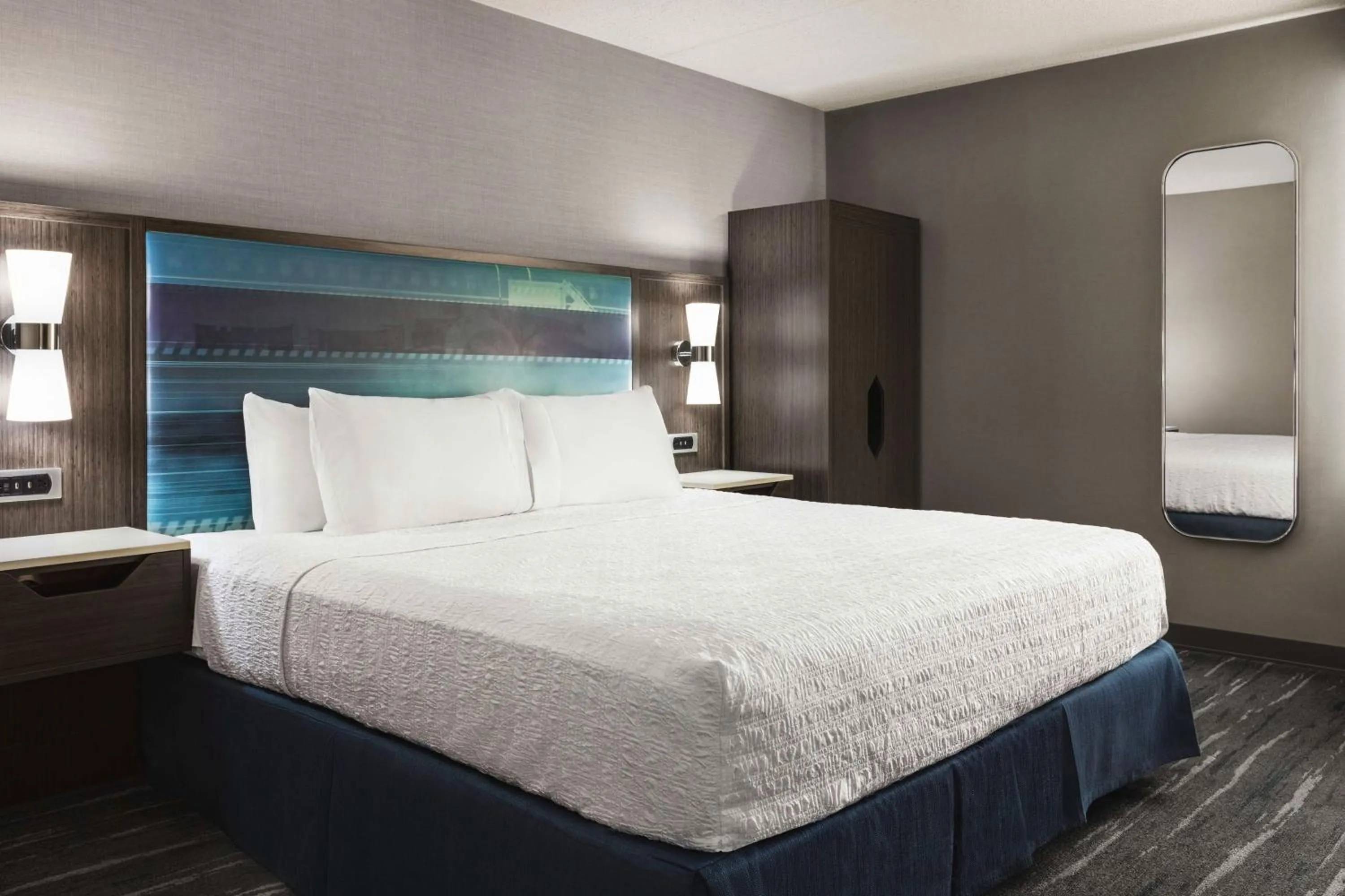 Bed in Hampton Inn Chicago-O'Hare International Airport