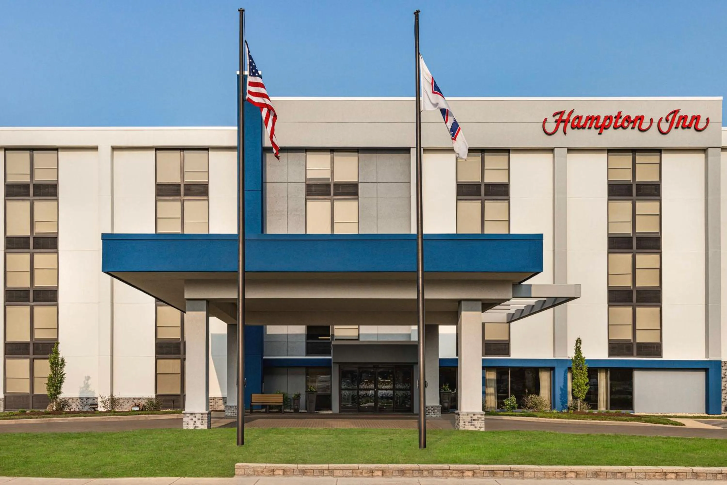 Property building in Hampton Inn Chicago-O'Hare International Airport