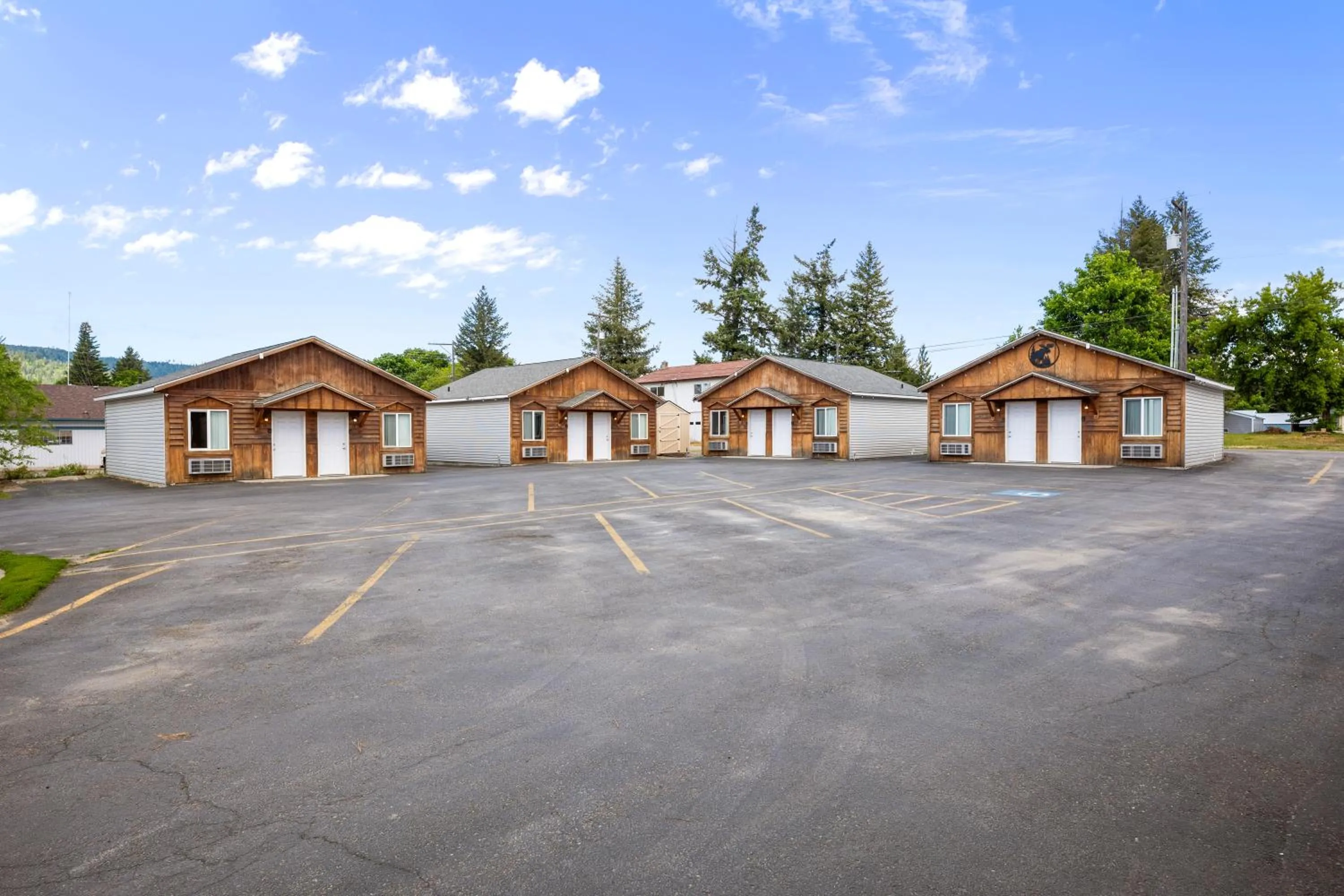 Parking in Moose Inn