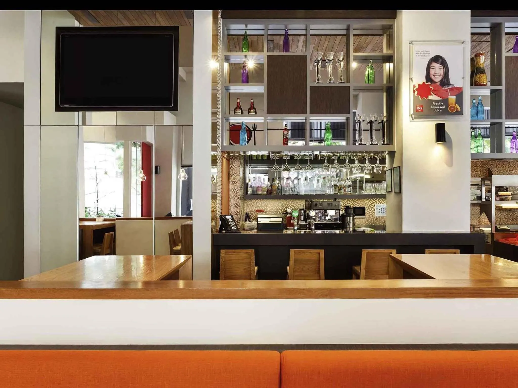 Lounge or bar in Ibis Singapore Novena