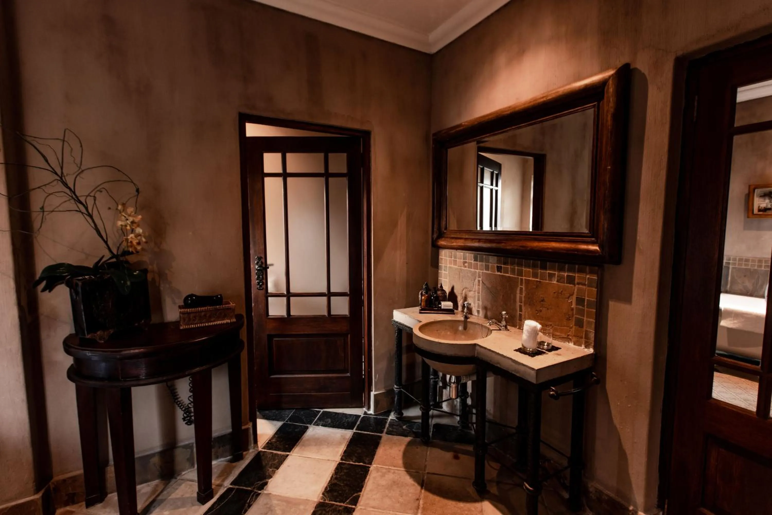 Shower in Dawsons Game Lodge