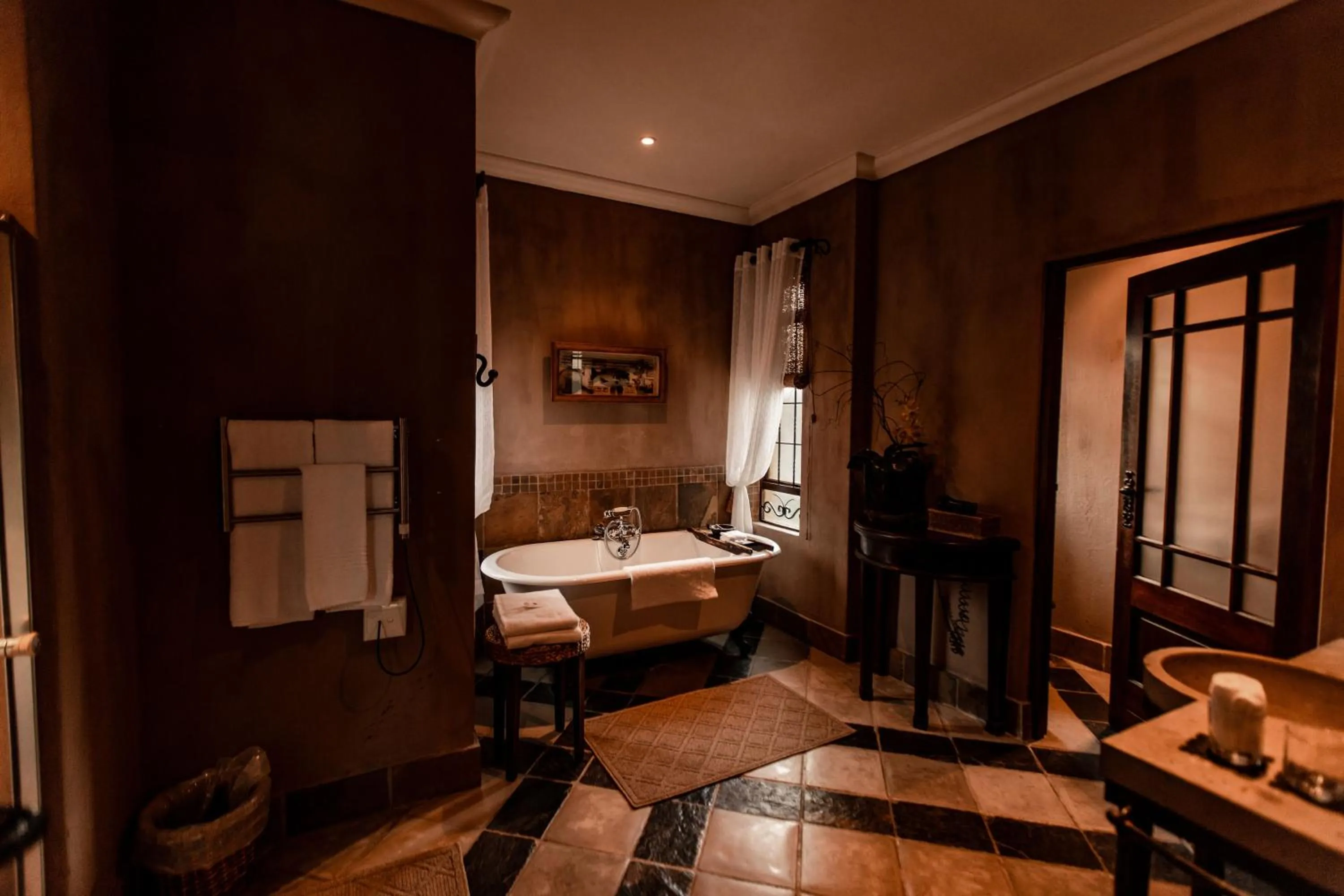 Shower, Bed in Dawsons Game Lodge