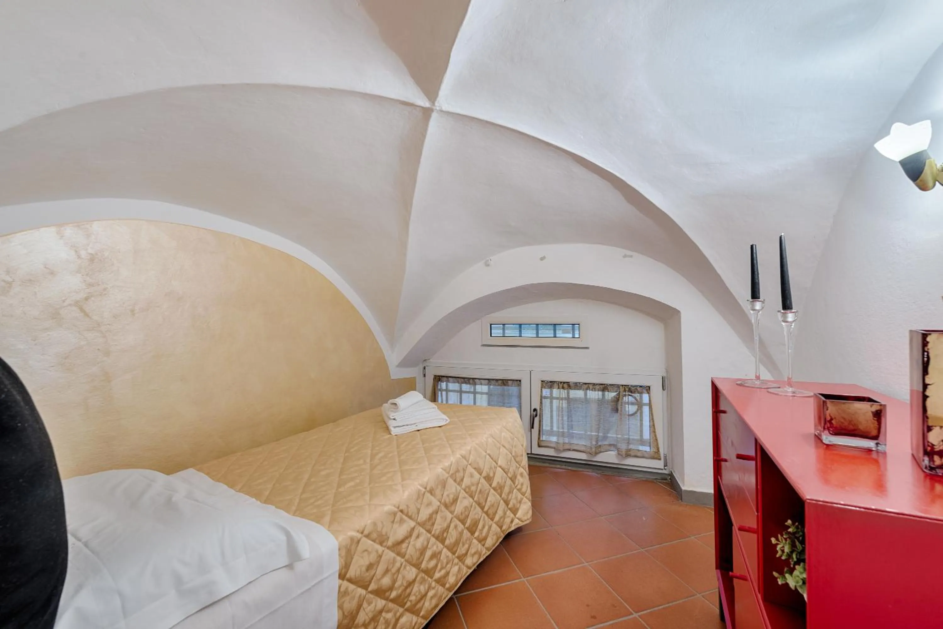 Bed in Santo Spirito Frescos by Mmega