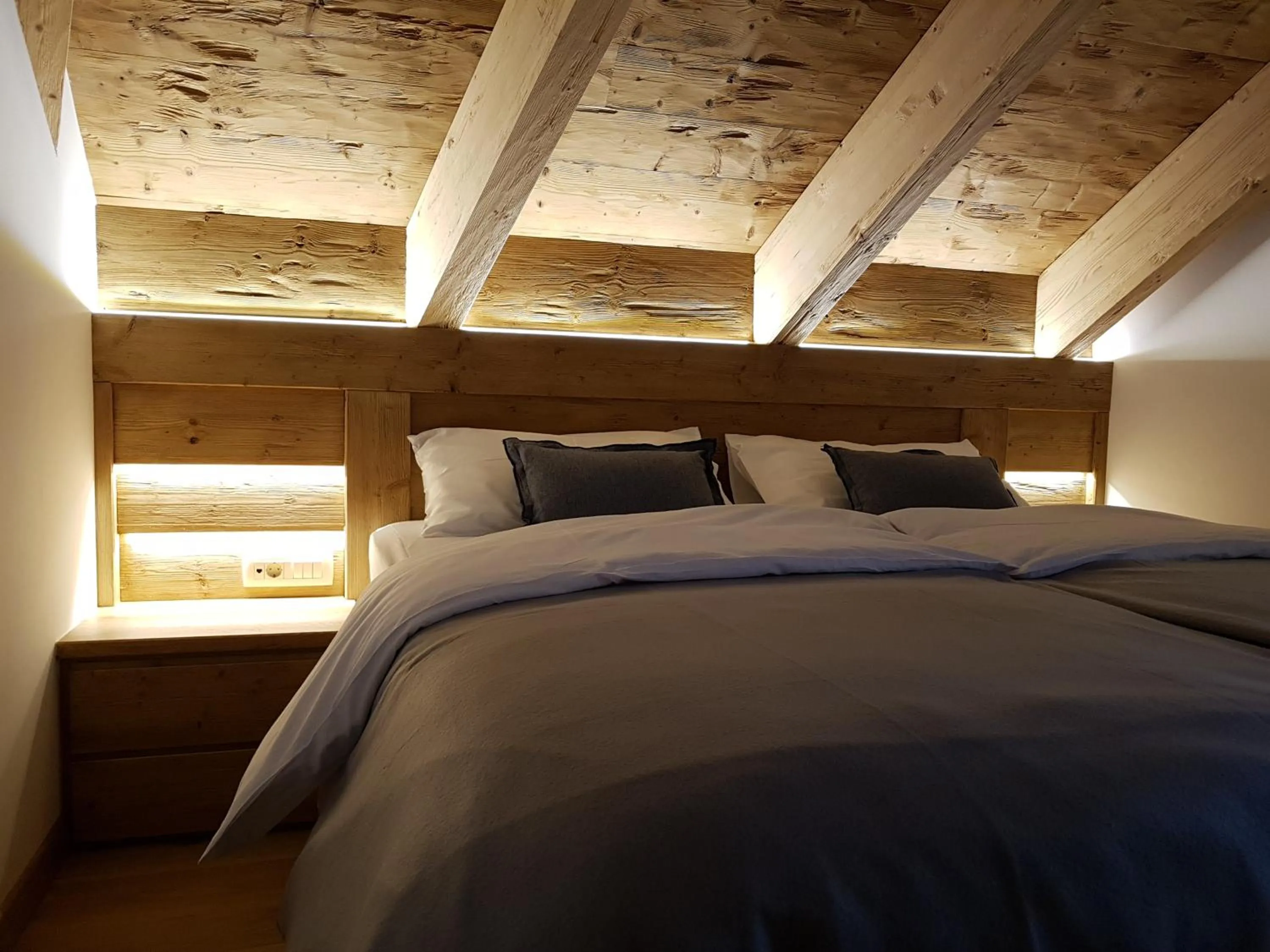 Balcony/Terrace, Bed in Hotel Vandot