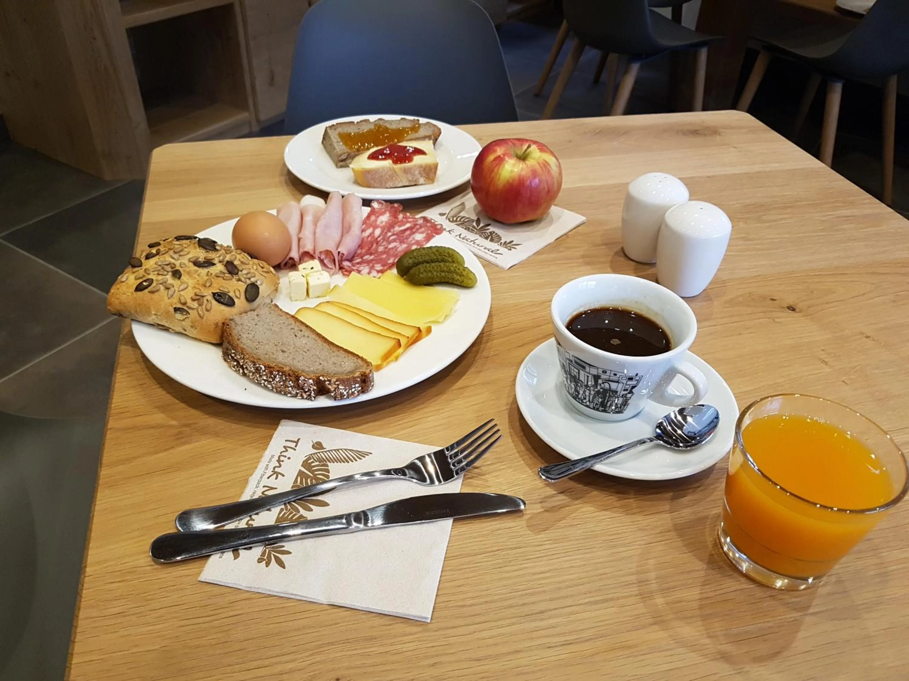 Continental breakfast in Hotel Vandot