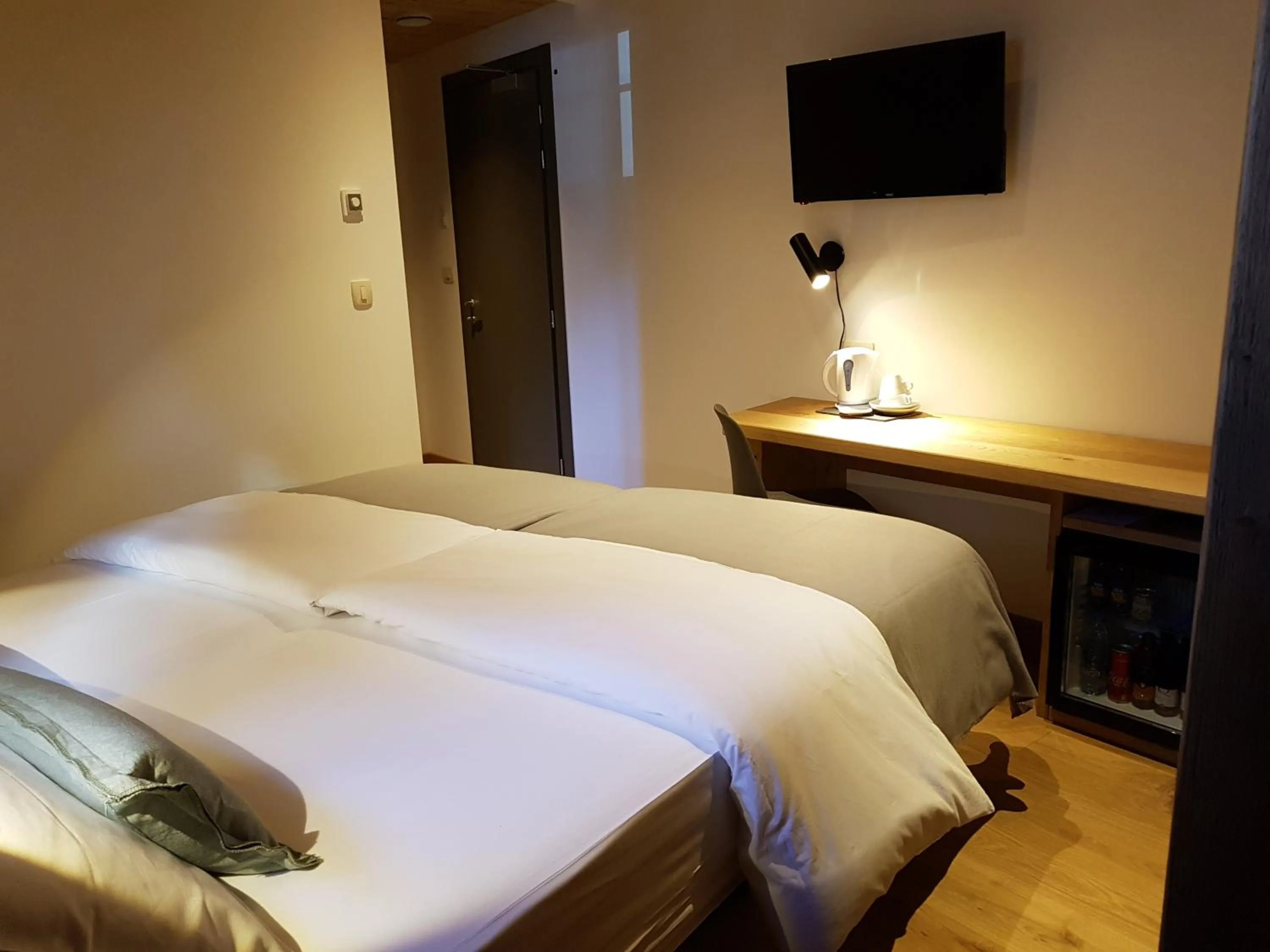 Coffee/tea facilities, Bed in Hotel Vandot