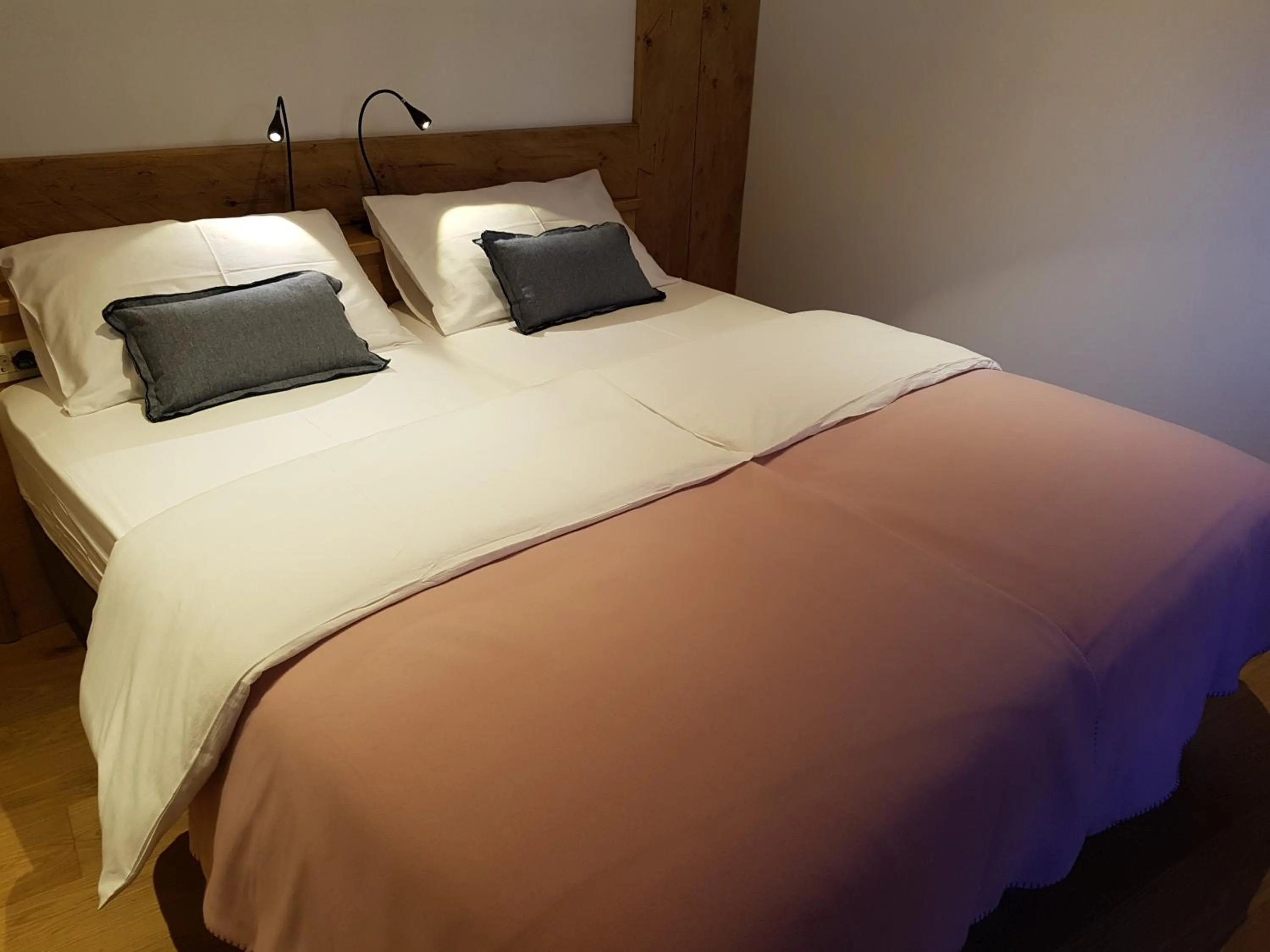 Coffee/tea facilities, Bed in Hotel Vandot