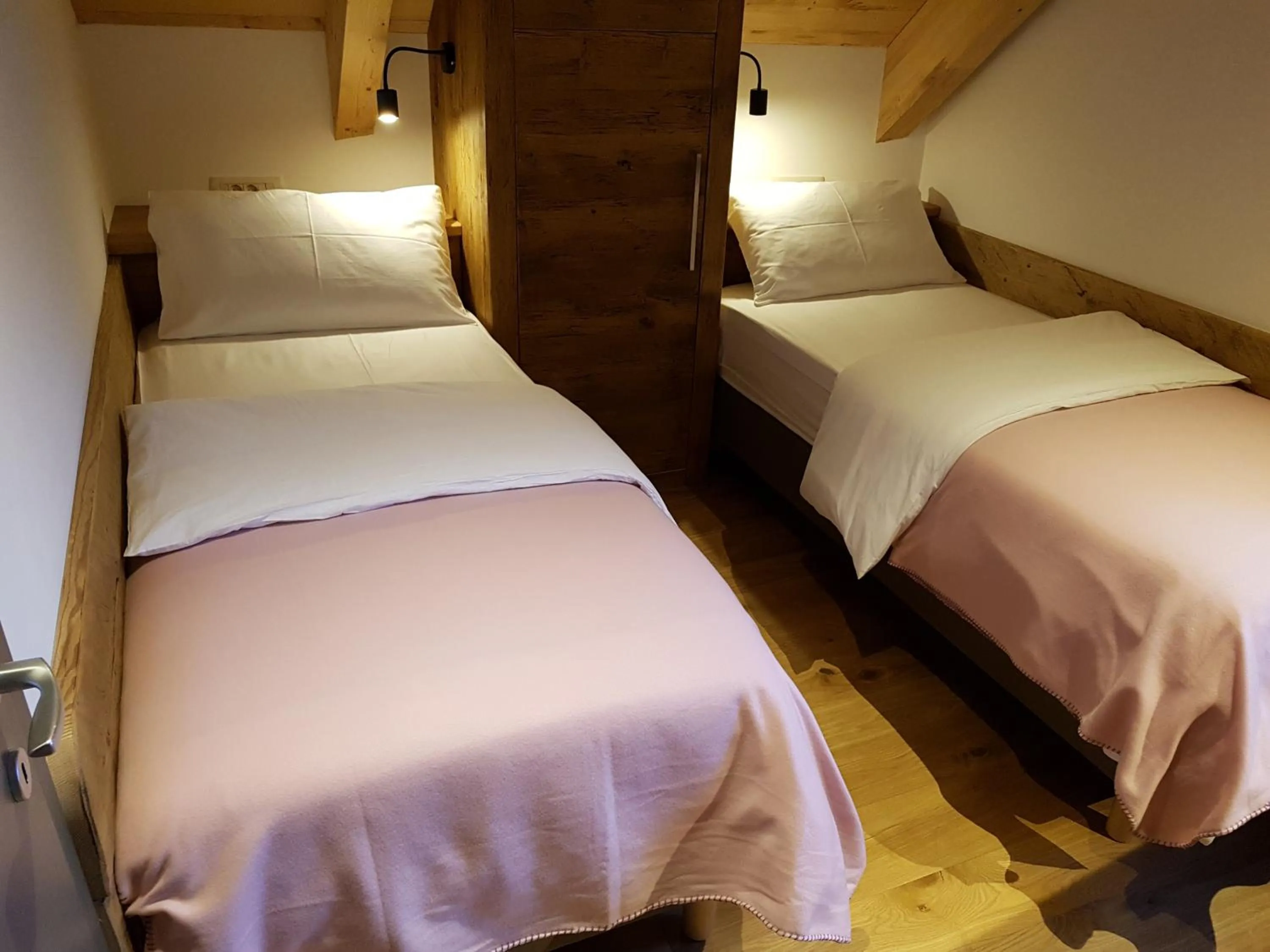 Coffee/tea facilities, Bed in Hotel Vandot