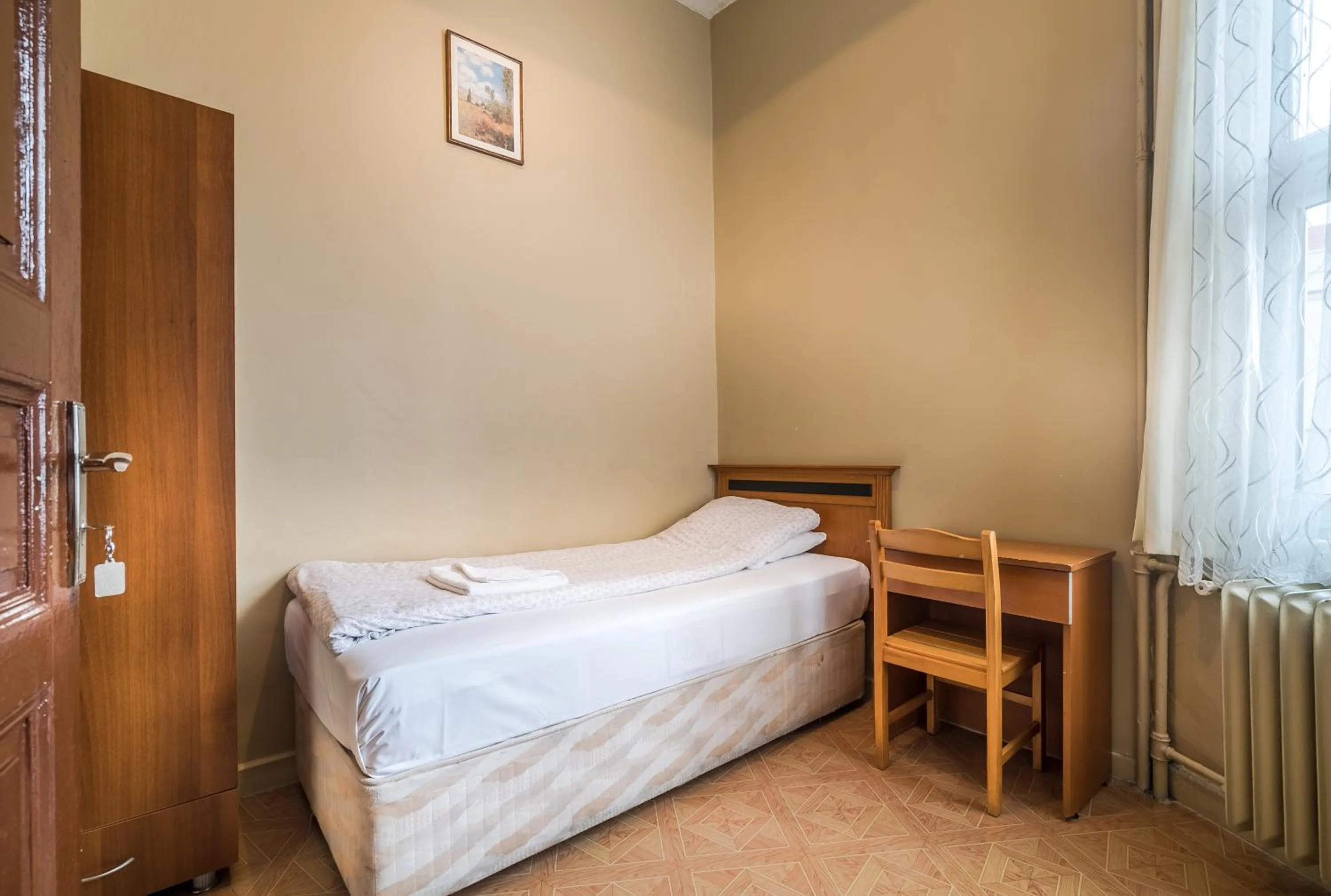 Photo of the whole room, Bed in Yeni Hotel