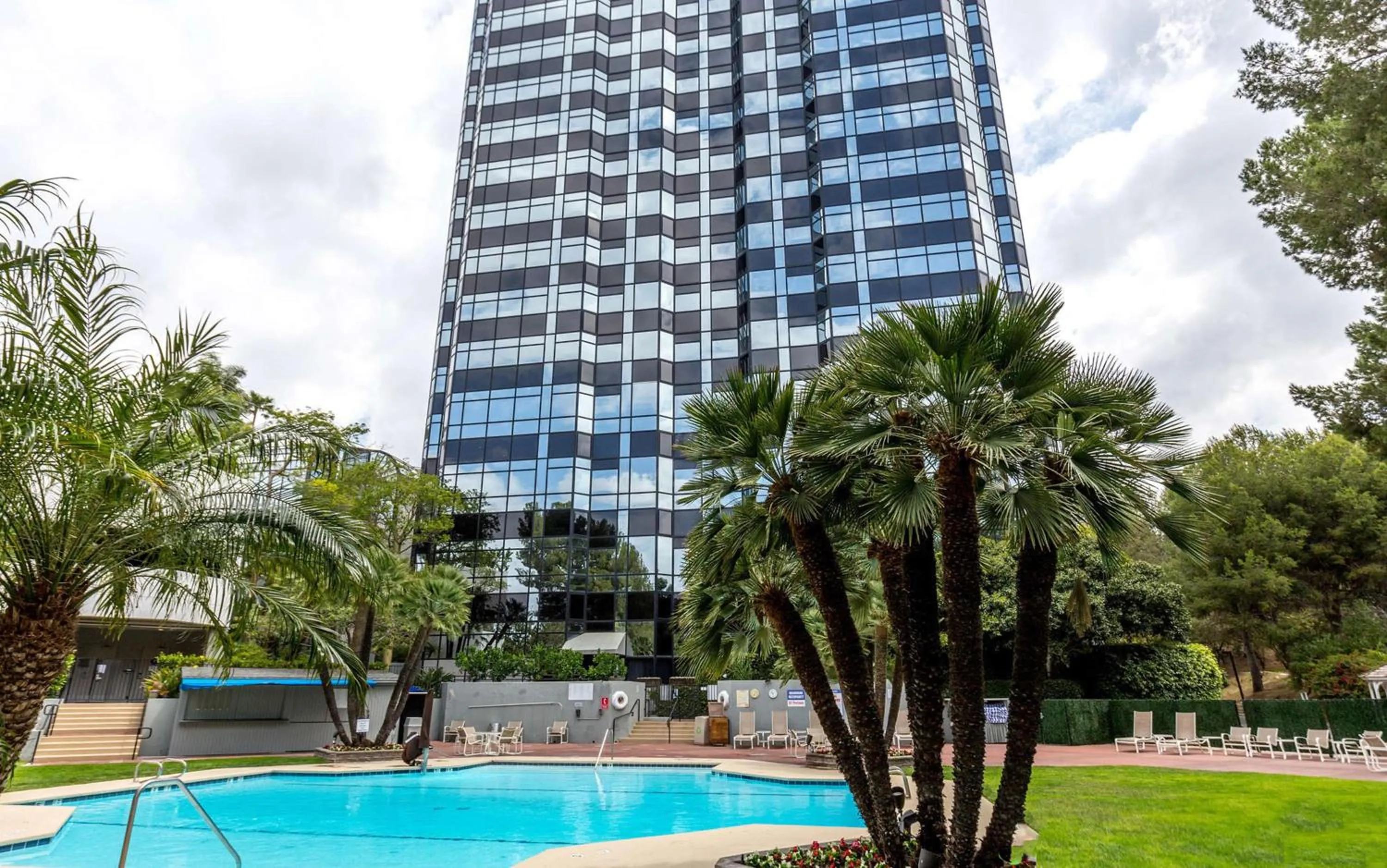 Pool view in Hilton Los Angeles-Universal City