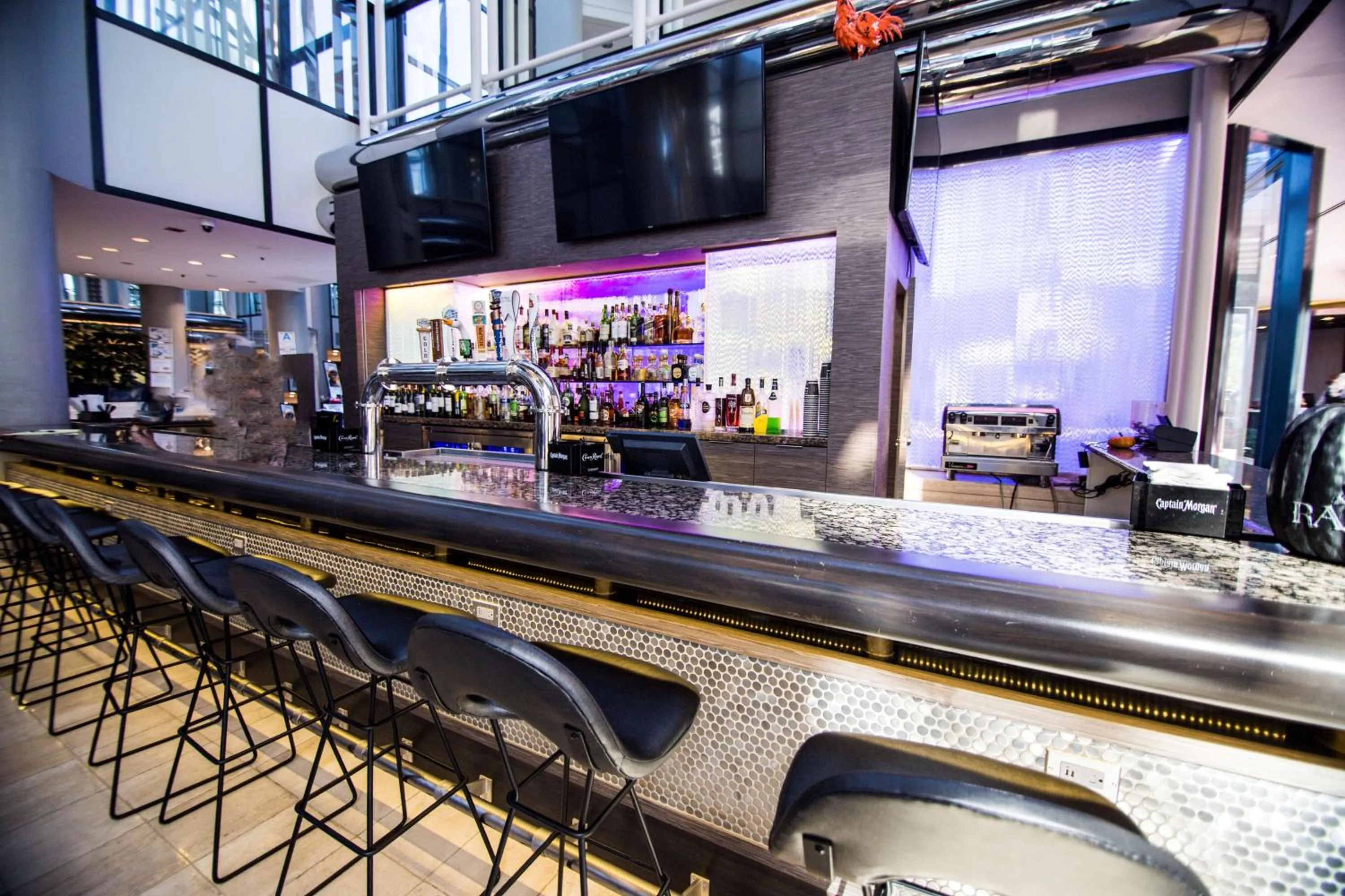 Lounge or bar in Hilton Los Angeles-Universal City
