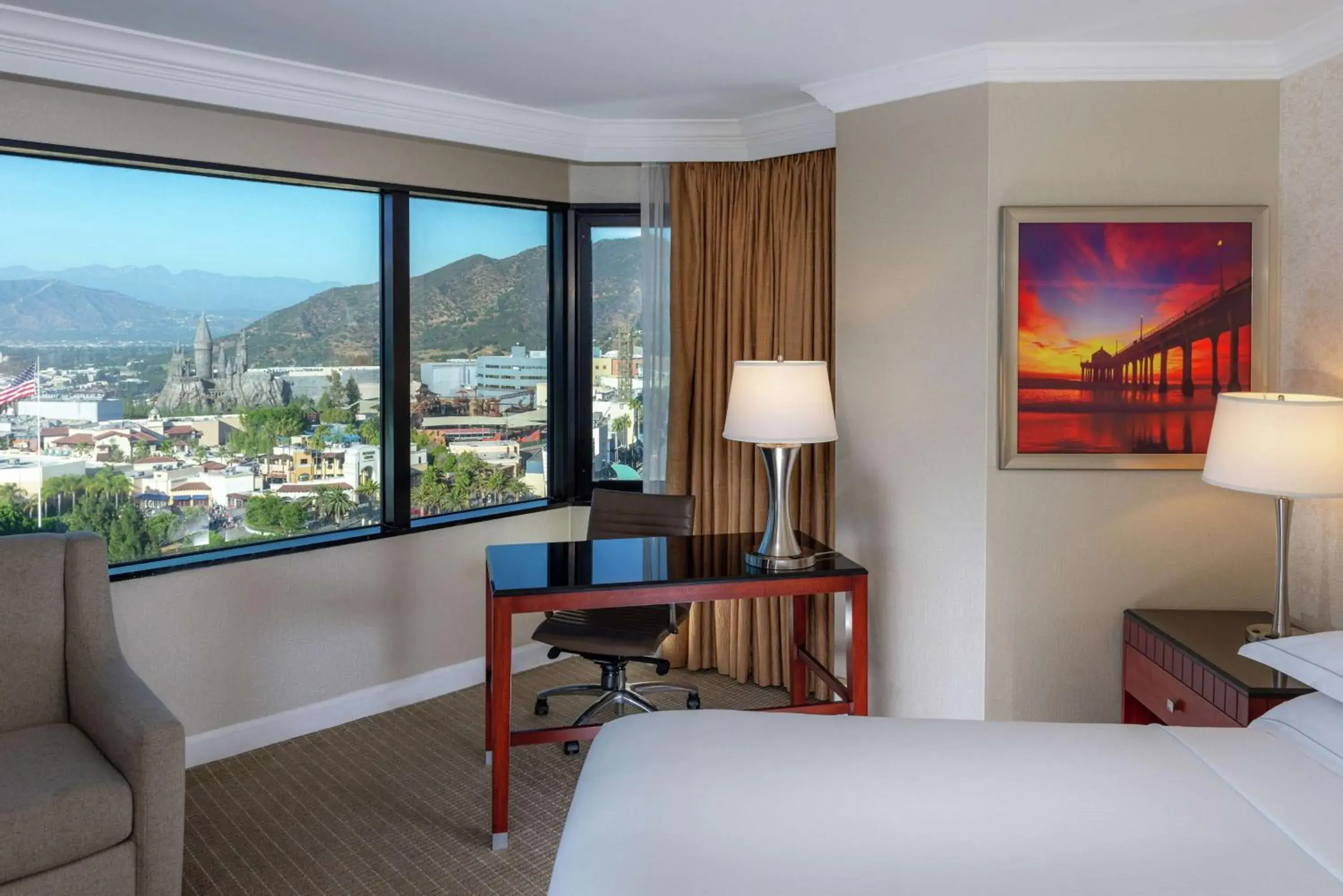 Executive King Room with Universal View in Hilton Los Angeles-Universal City Executive King Room with Universal View in Hilton Los Angeles-Universal City