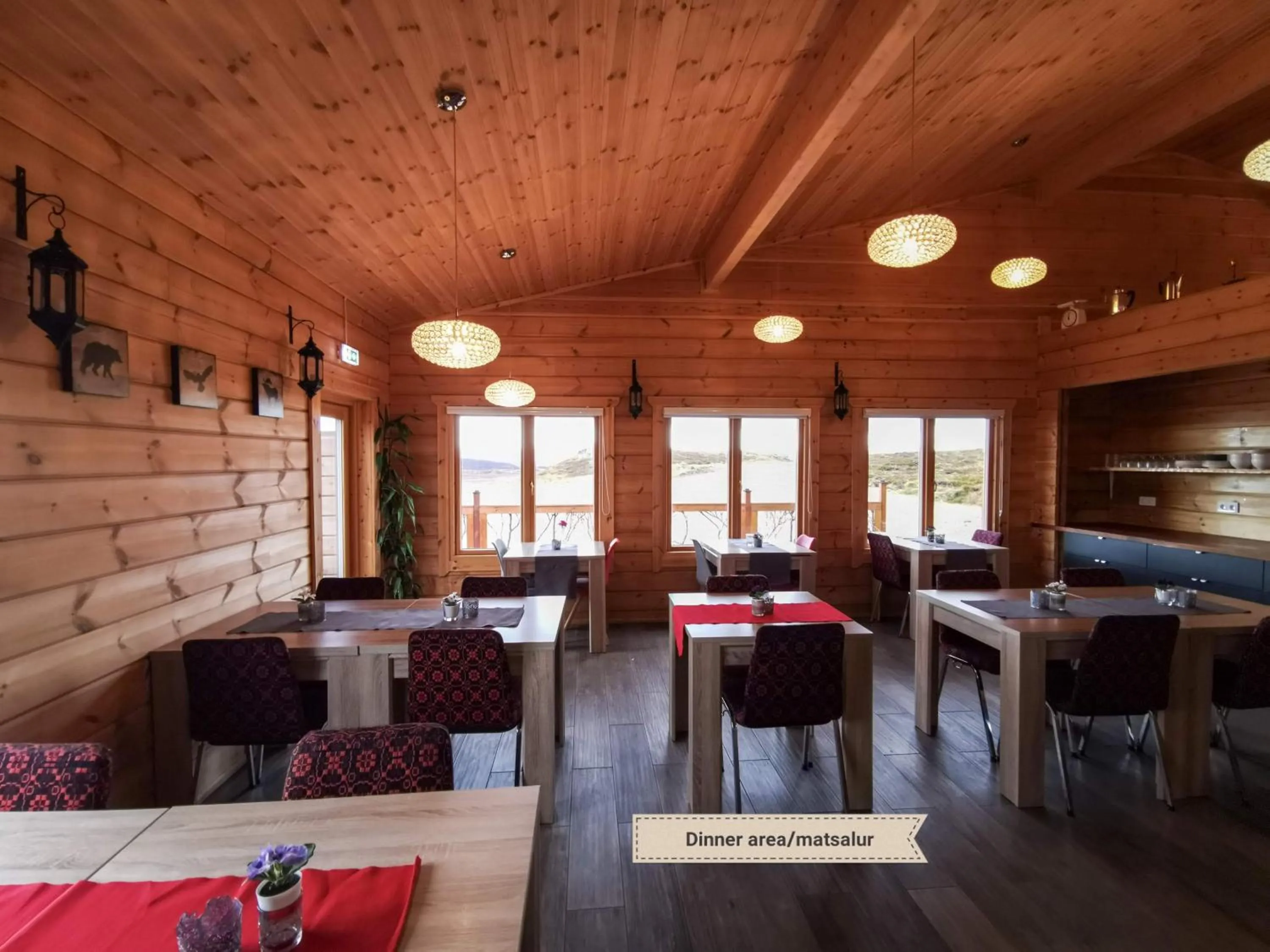 Restaurant/places to eat in Hotel Stundarfridur