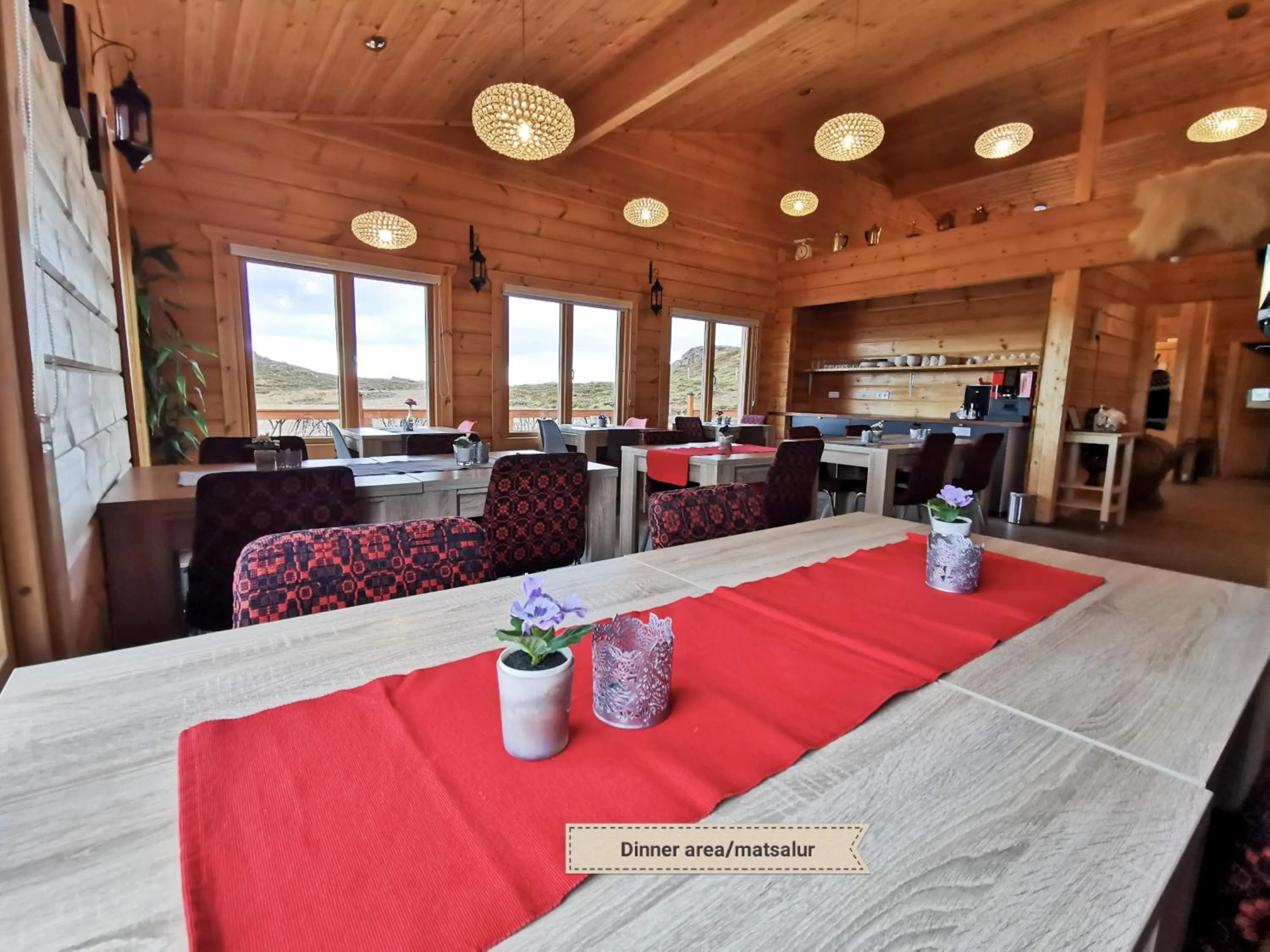 Restaurant/places to eat in Hotel Stundarfridur