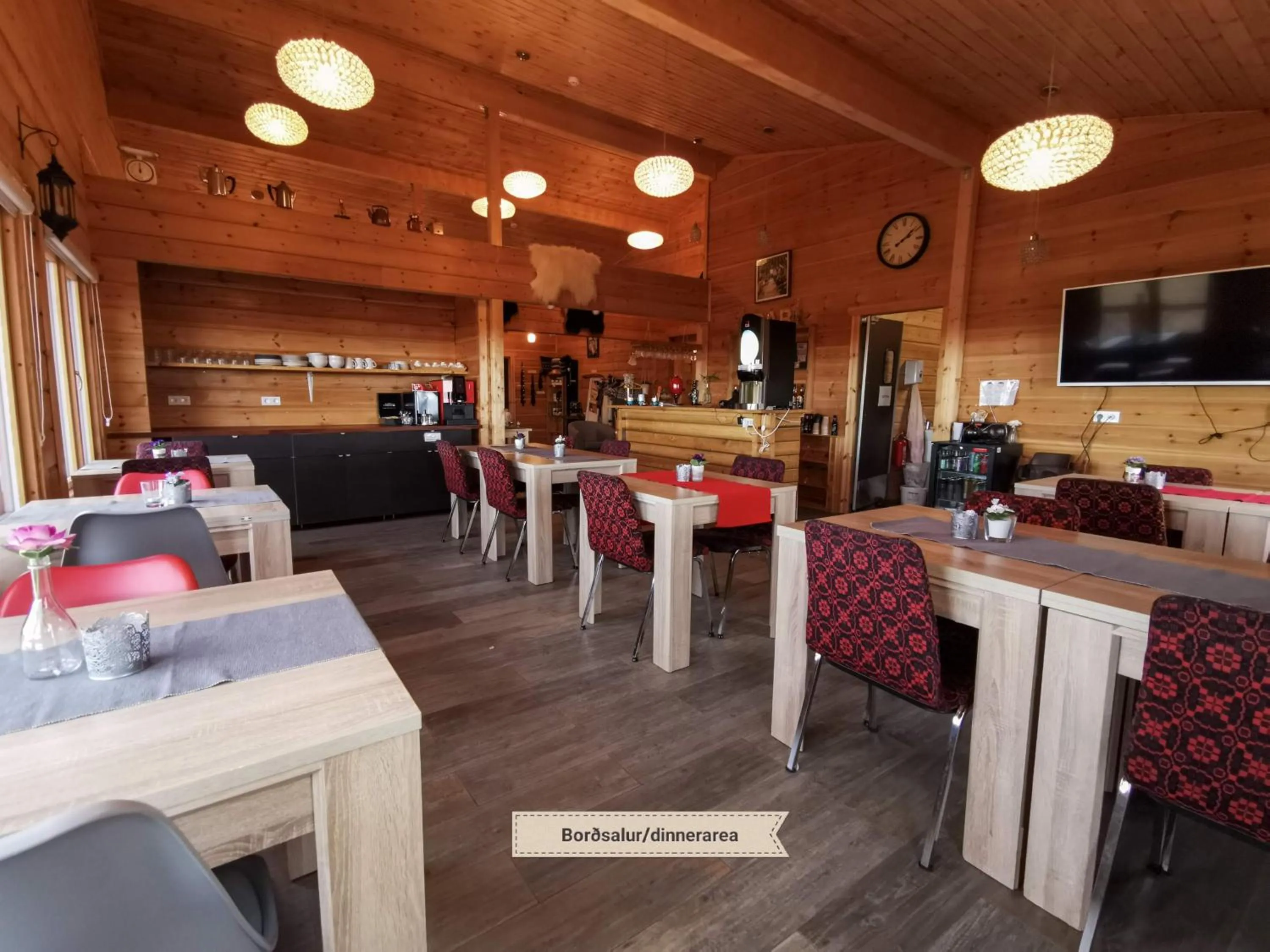 Restaurant/places to eat in Hotel Stundarfridur