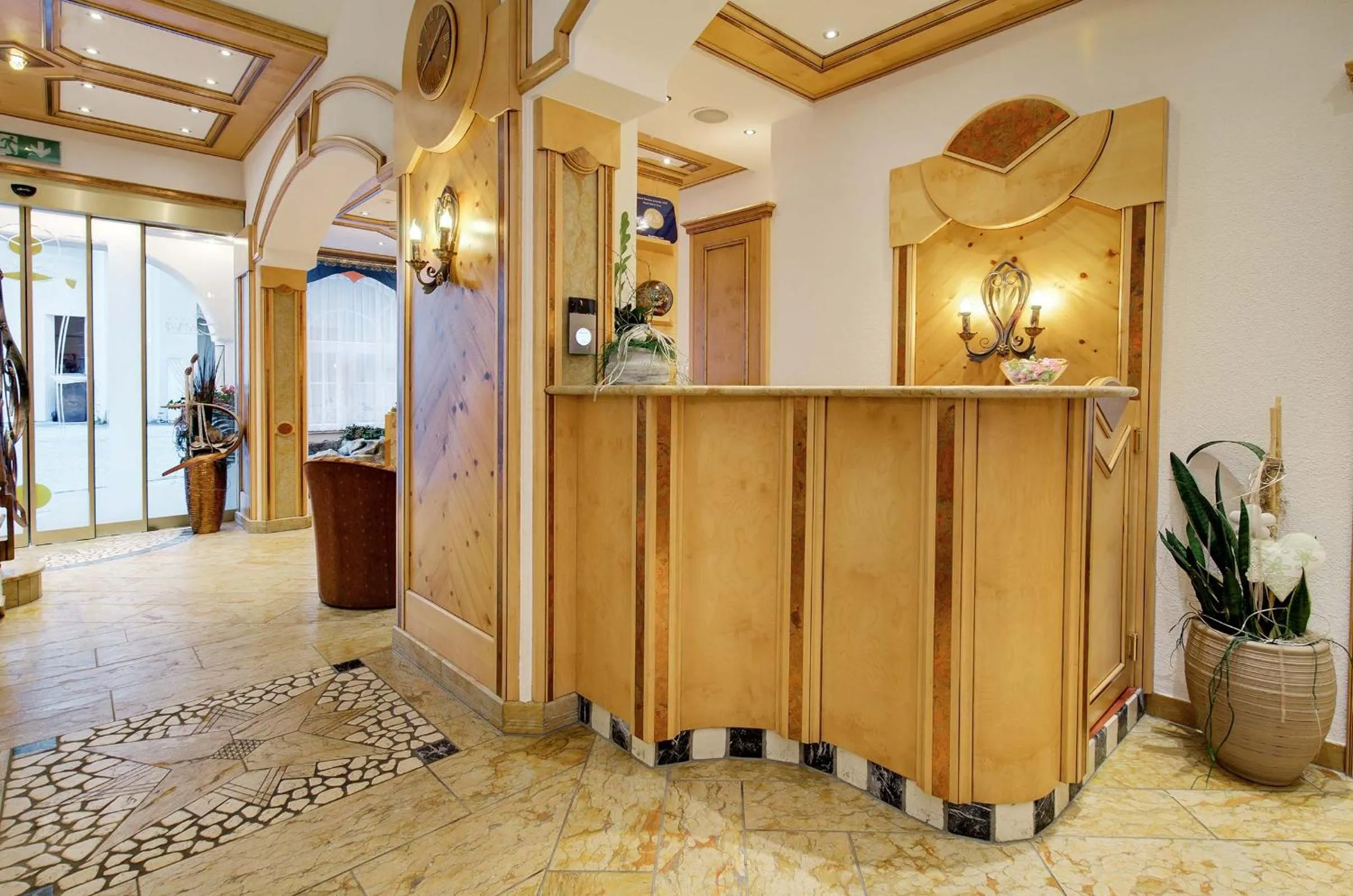 Lobby or reception in Alpinstyle Hotel Ischgl