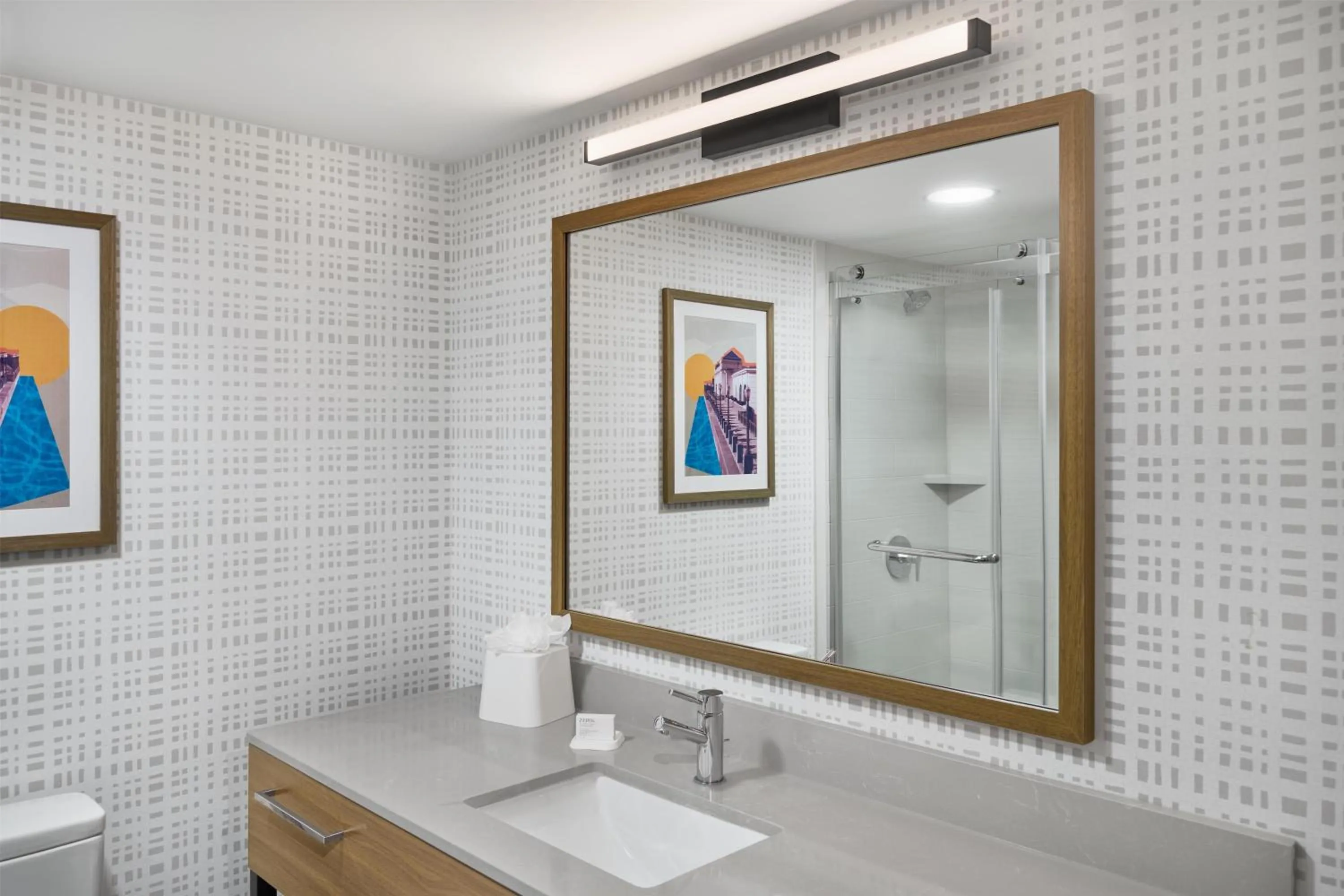 Bathroom in Hampton Inn Chicago-Carol Stream