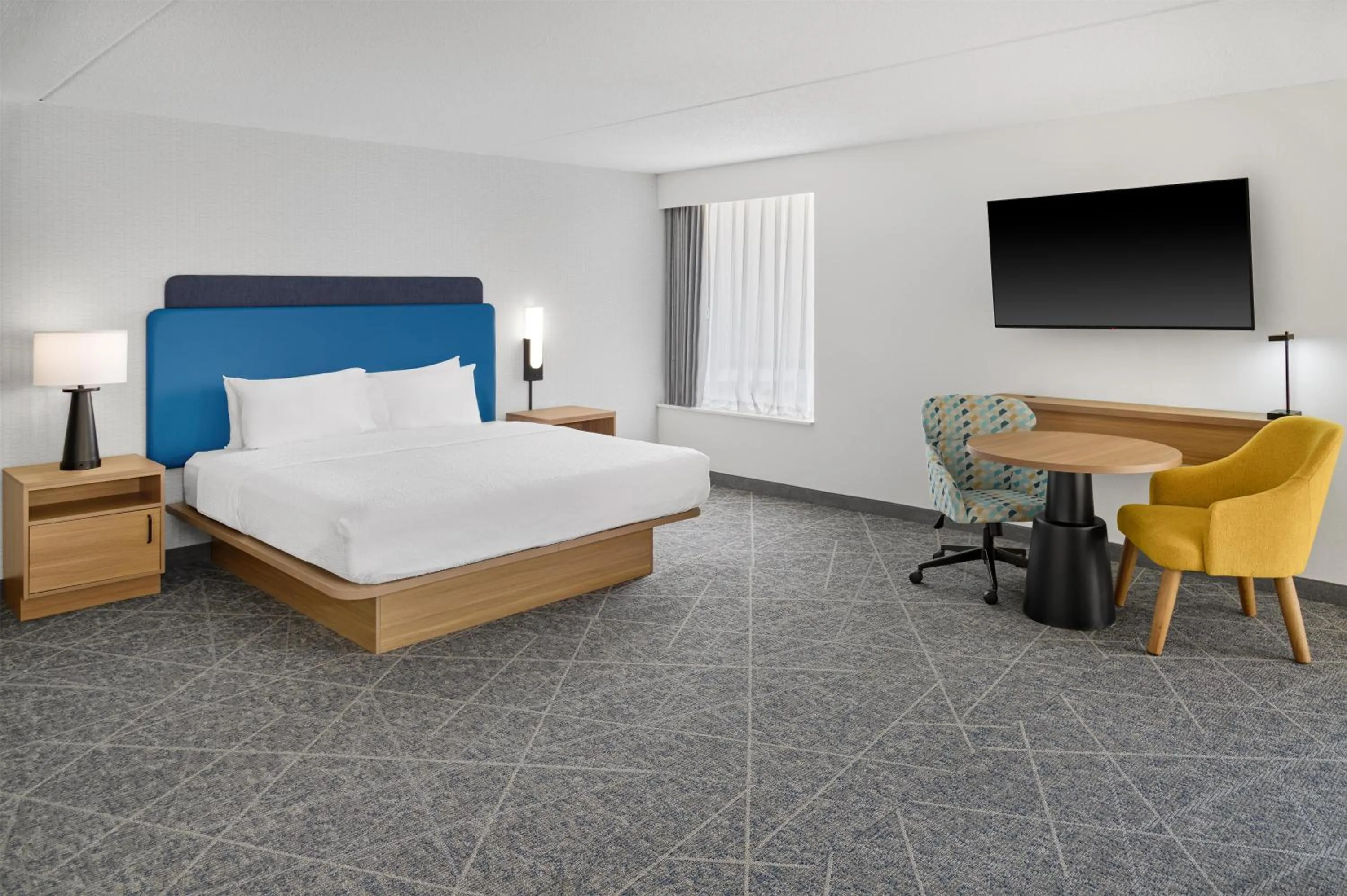 Bed in Hampton Inn Chicago-Carol Stream