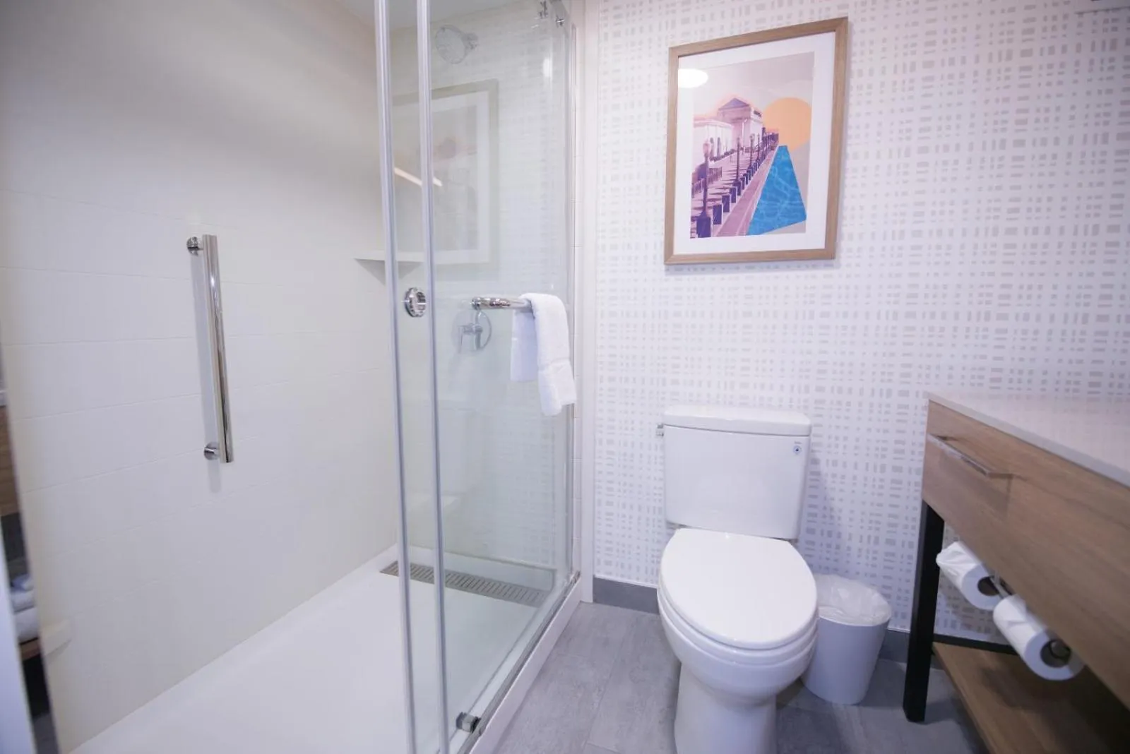 Shower in Hampton Inn Chicago-Carol Stream