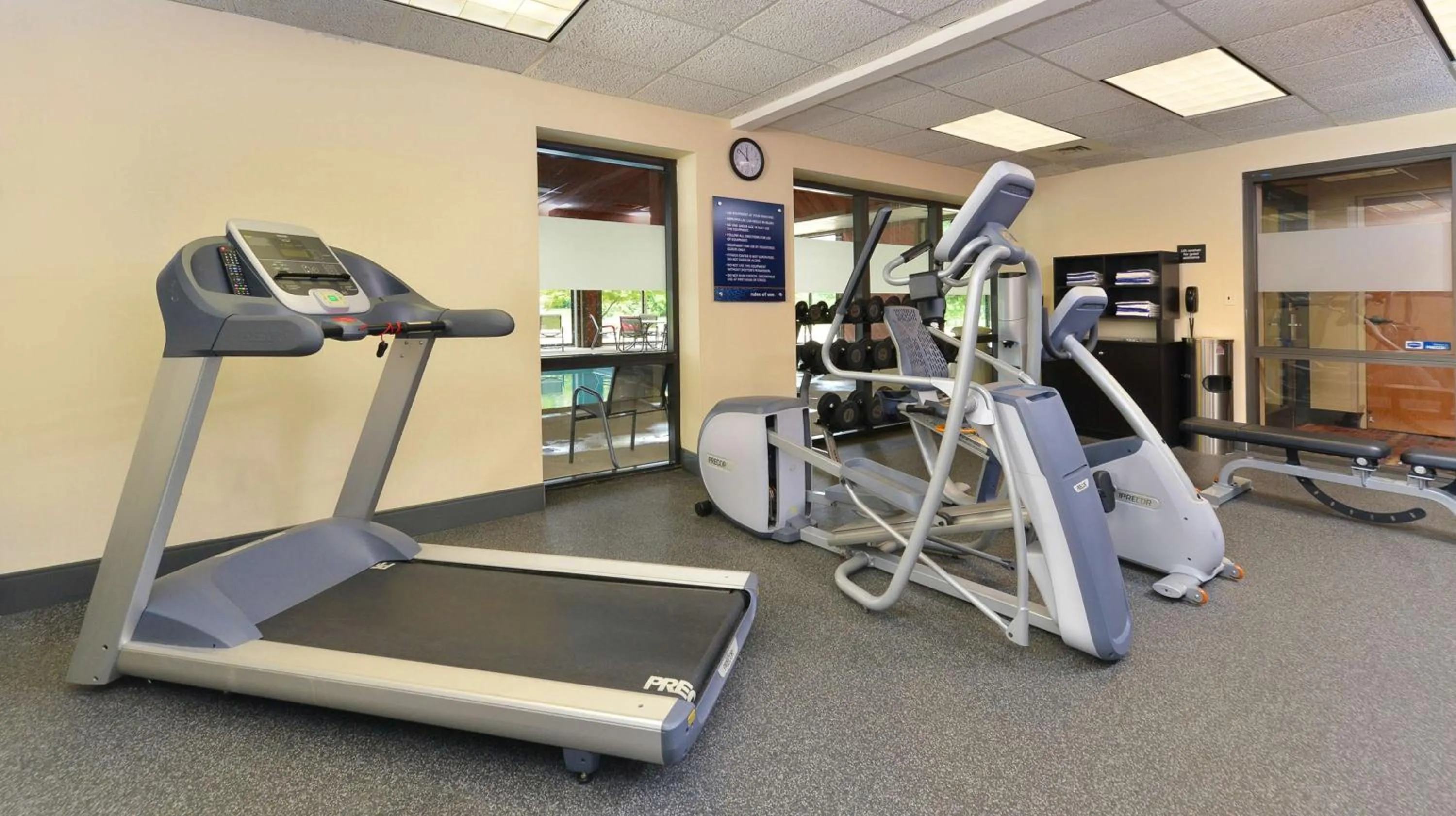 Fitness centre/facilities in Hampton Inn Chicago-Carol Stream