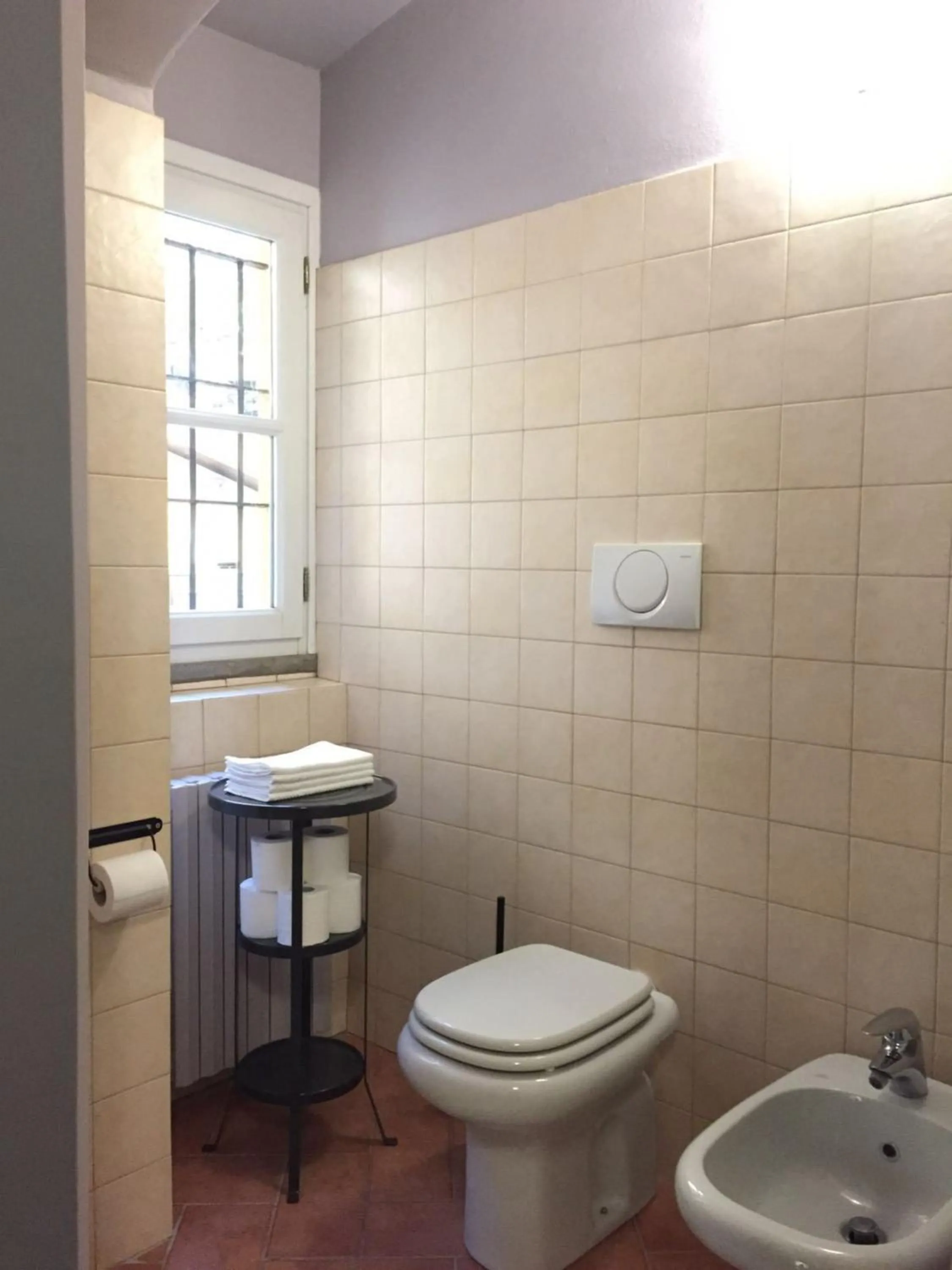 Toilet in COSY APARTMENT 2 MINUTES FROM DUOMO