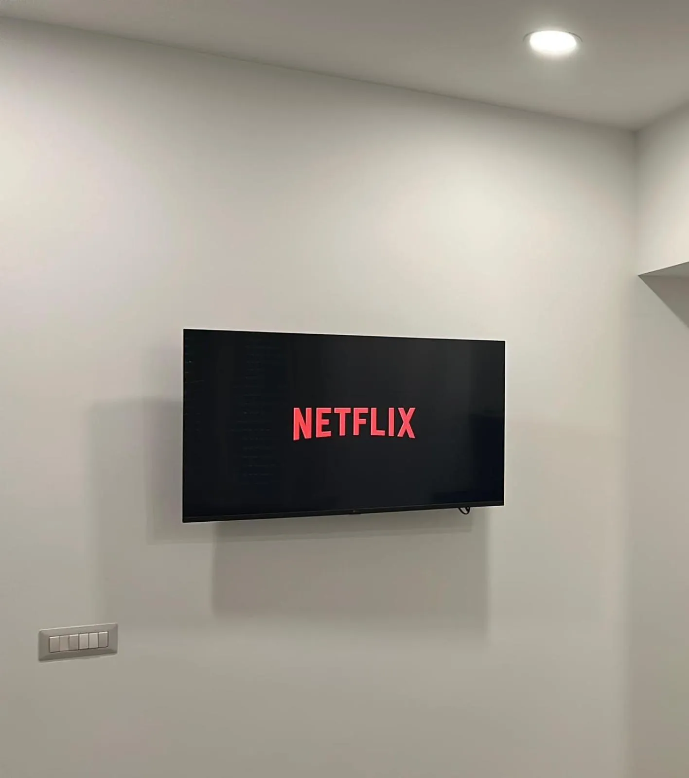 TV and multimedia in COSY APARTMENT 2 MINUTES FROM DUOMO