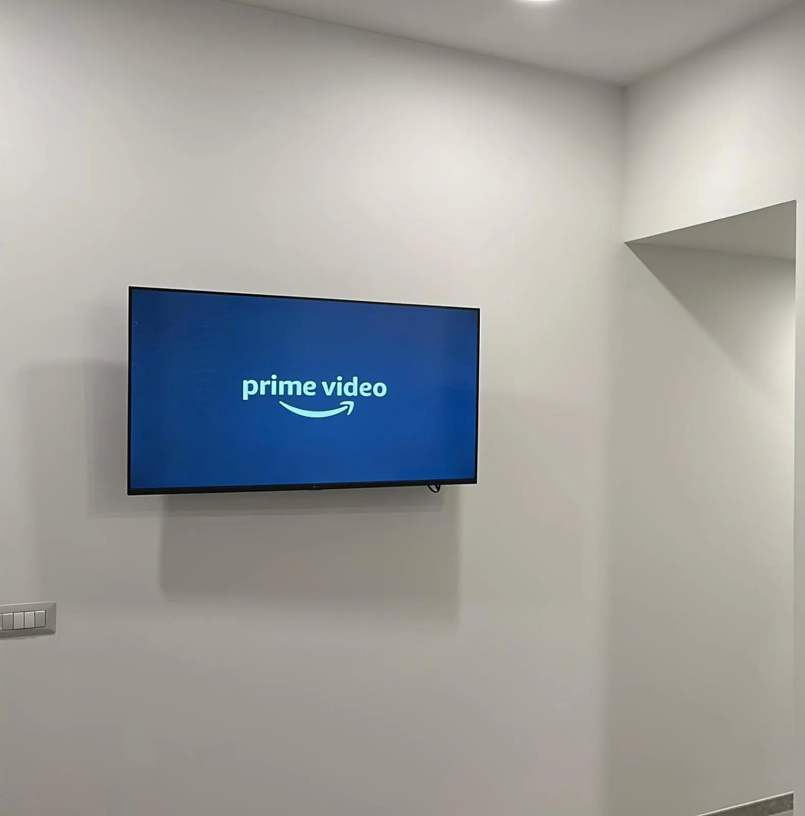 TV and multimedia in COSY APARTMENT 2 MINUTES FROM DUOMO