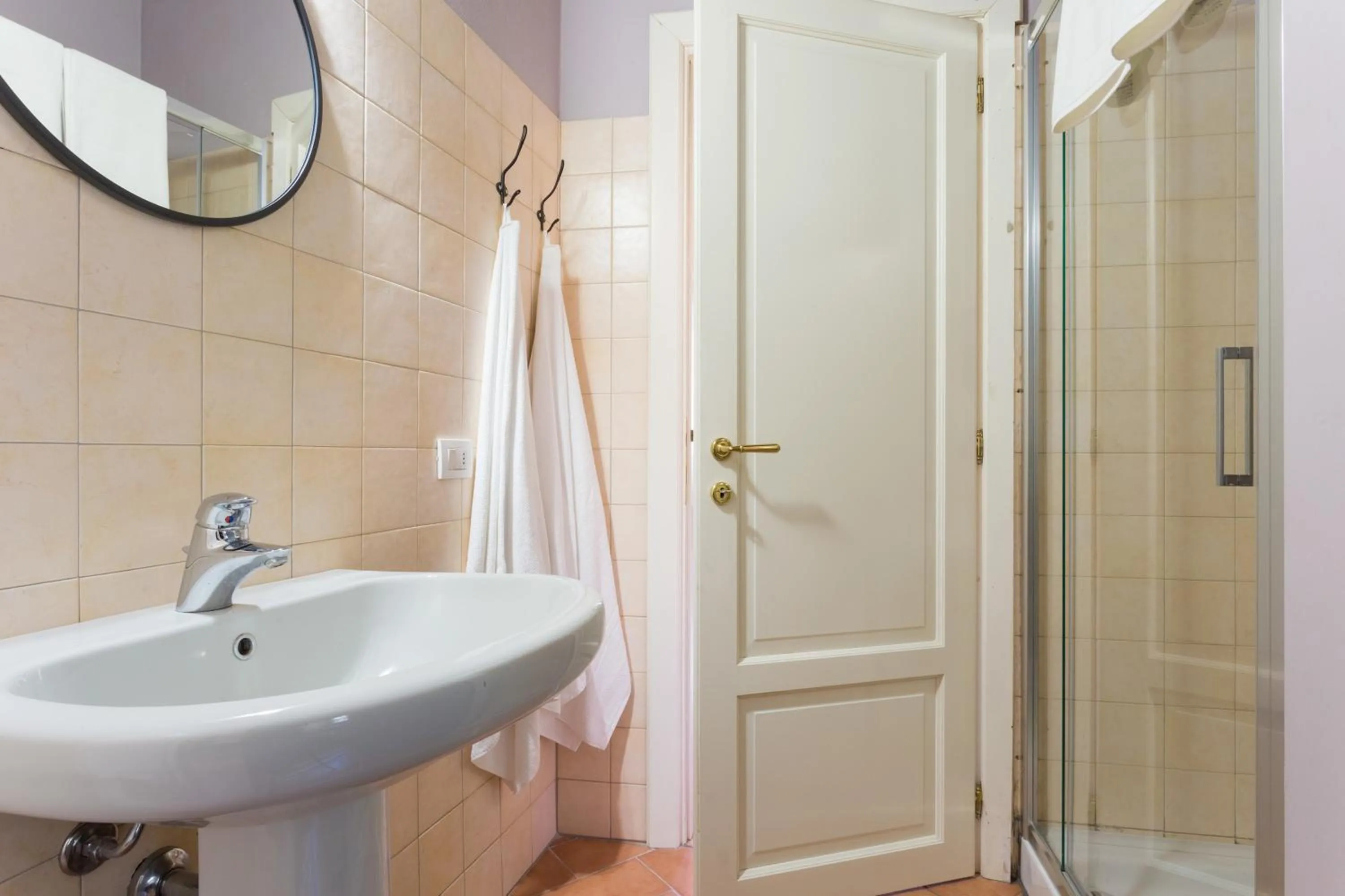 Shower in COSY APARTMENT 2 MINUTES FROM DUOMO