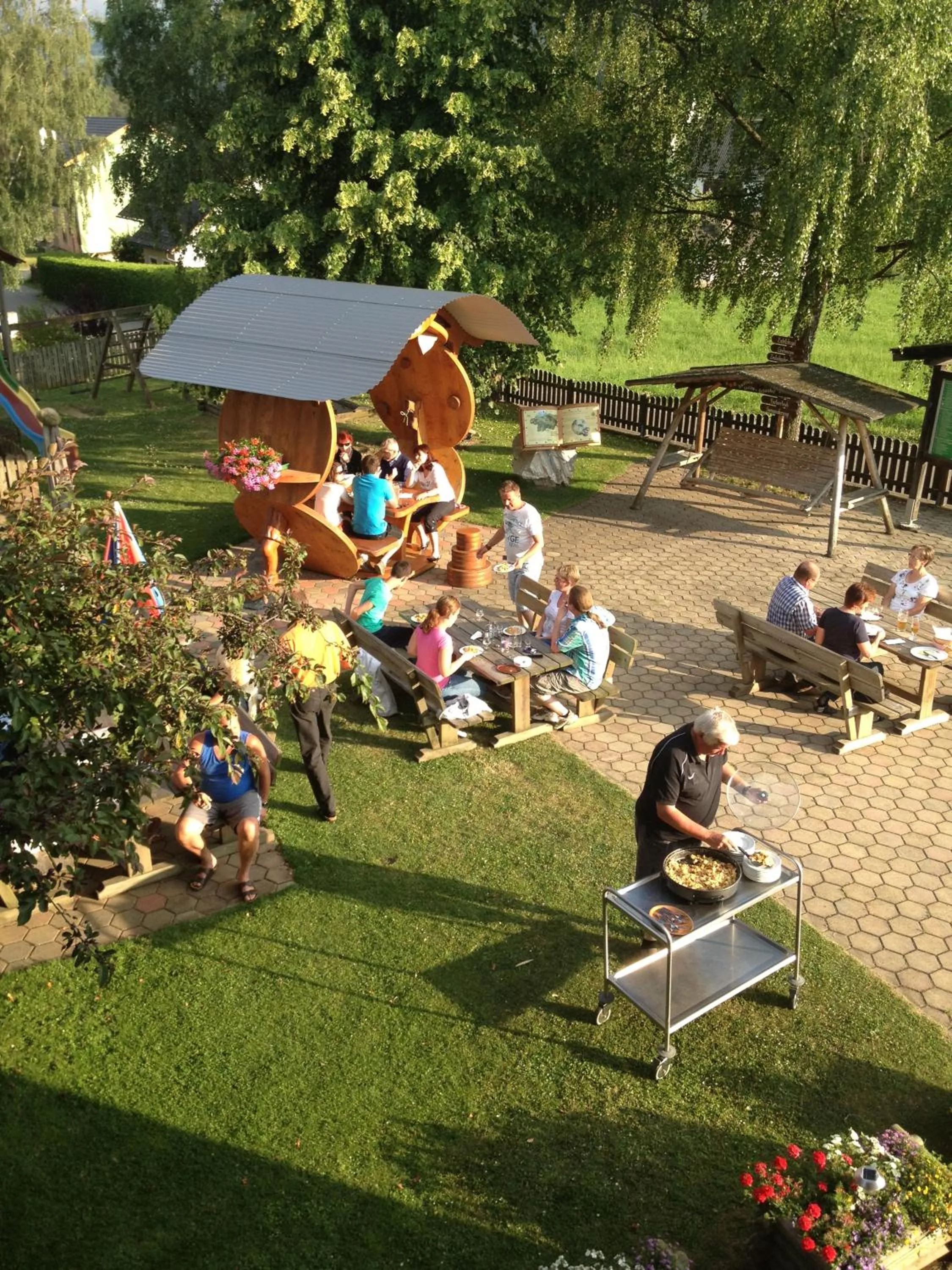 People in Hotel Gasthof zur Linde