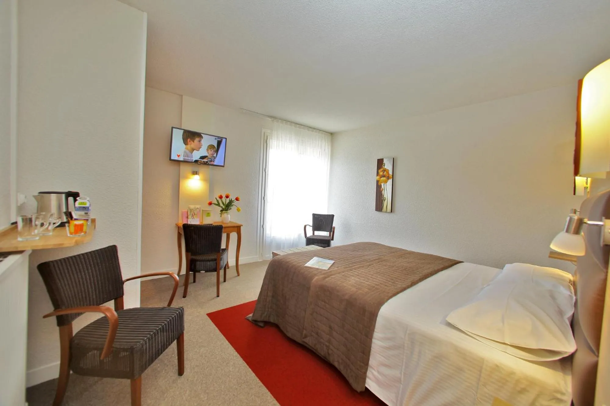 Coffee/tea facilities, Bed in Hotel Restaurant Logis Le Tropicana