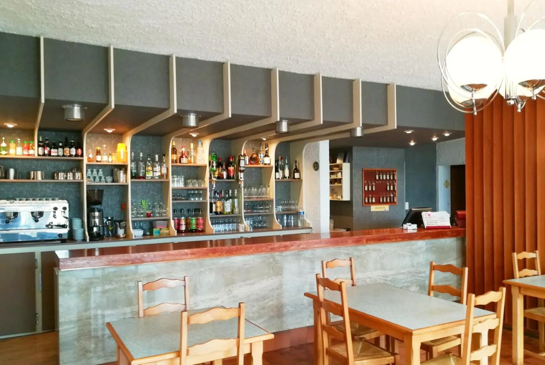 Lobby or reception in Hotel Restaurant Logis Le Tropicana