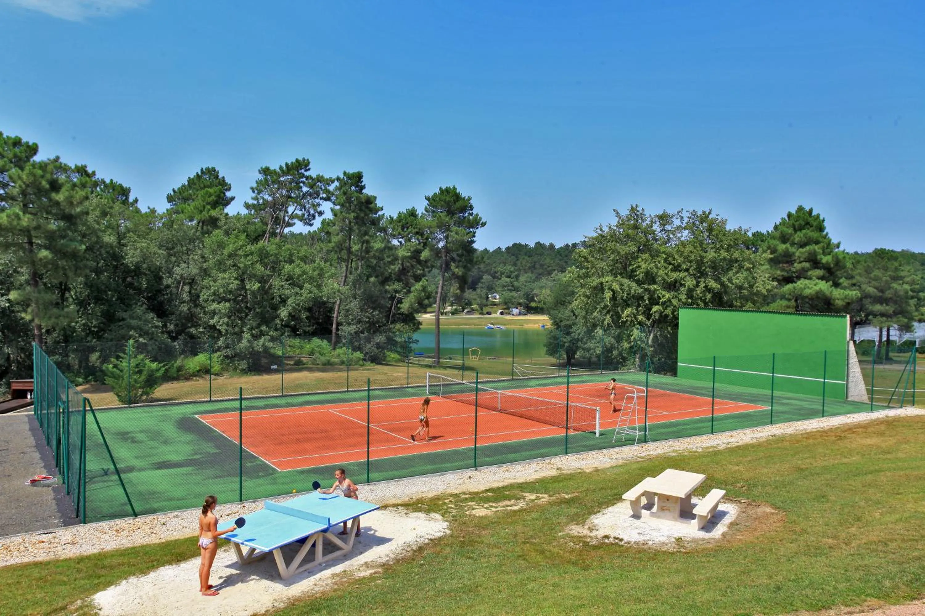 Table tennis in Hotel Restaurant Logis Le Tropicana