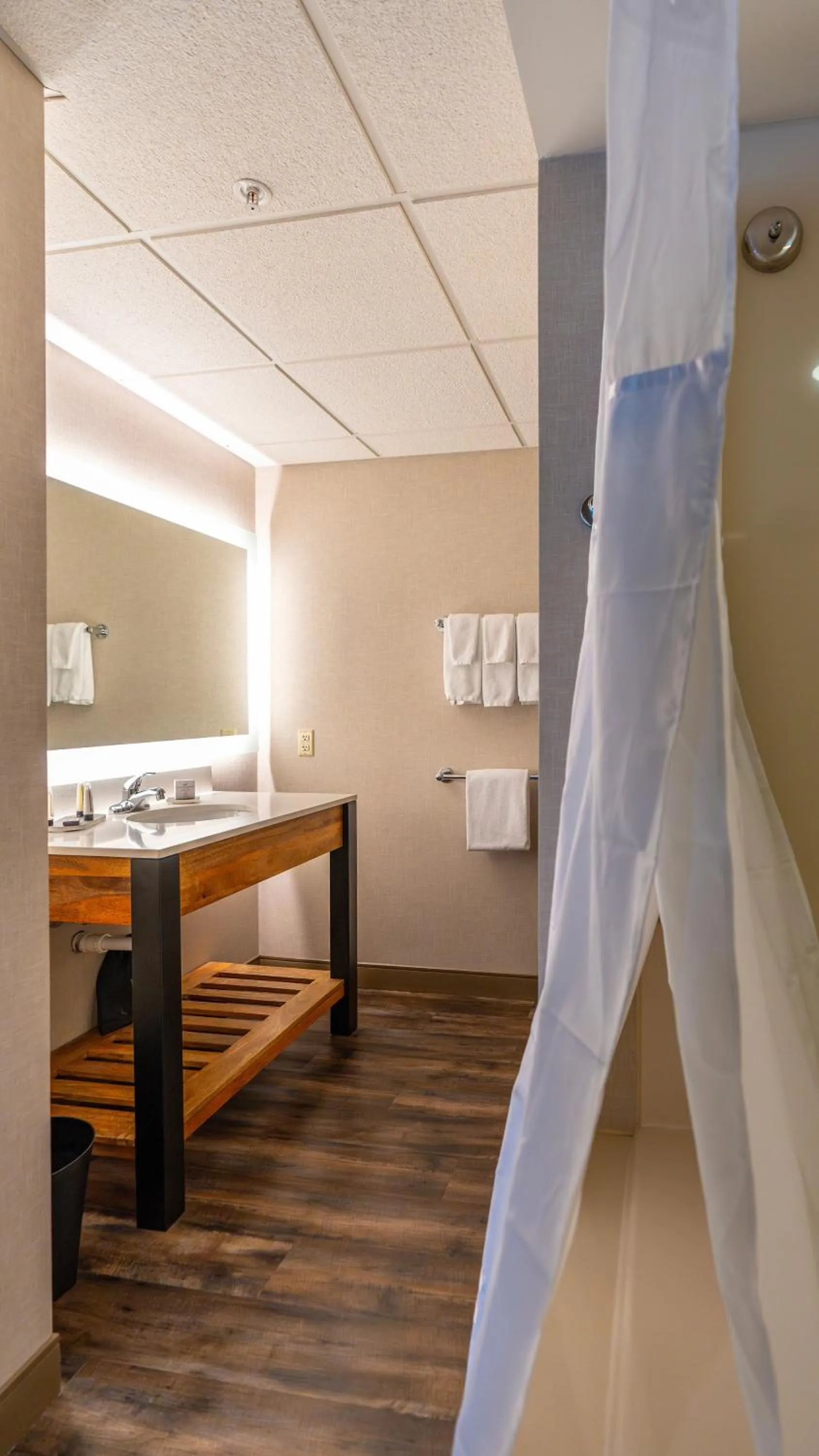 Bathroom in Cherry Valley Hotel