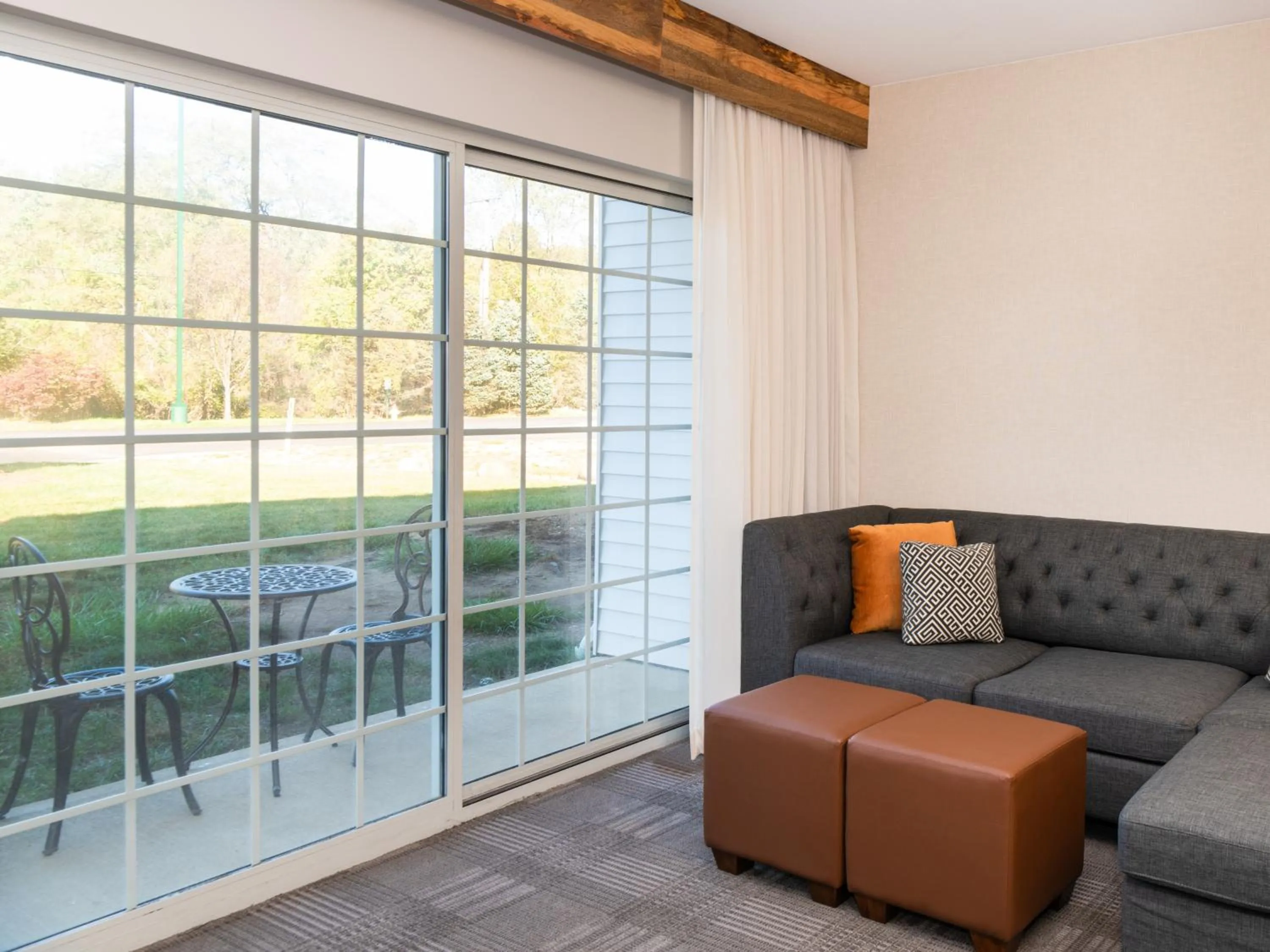 Patio in Cherry Valley Hotel