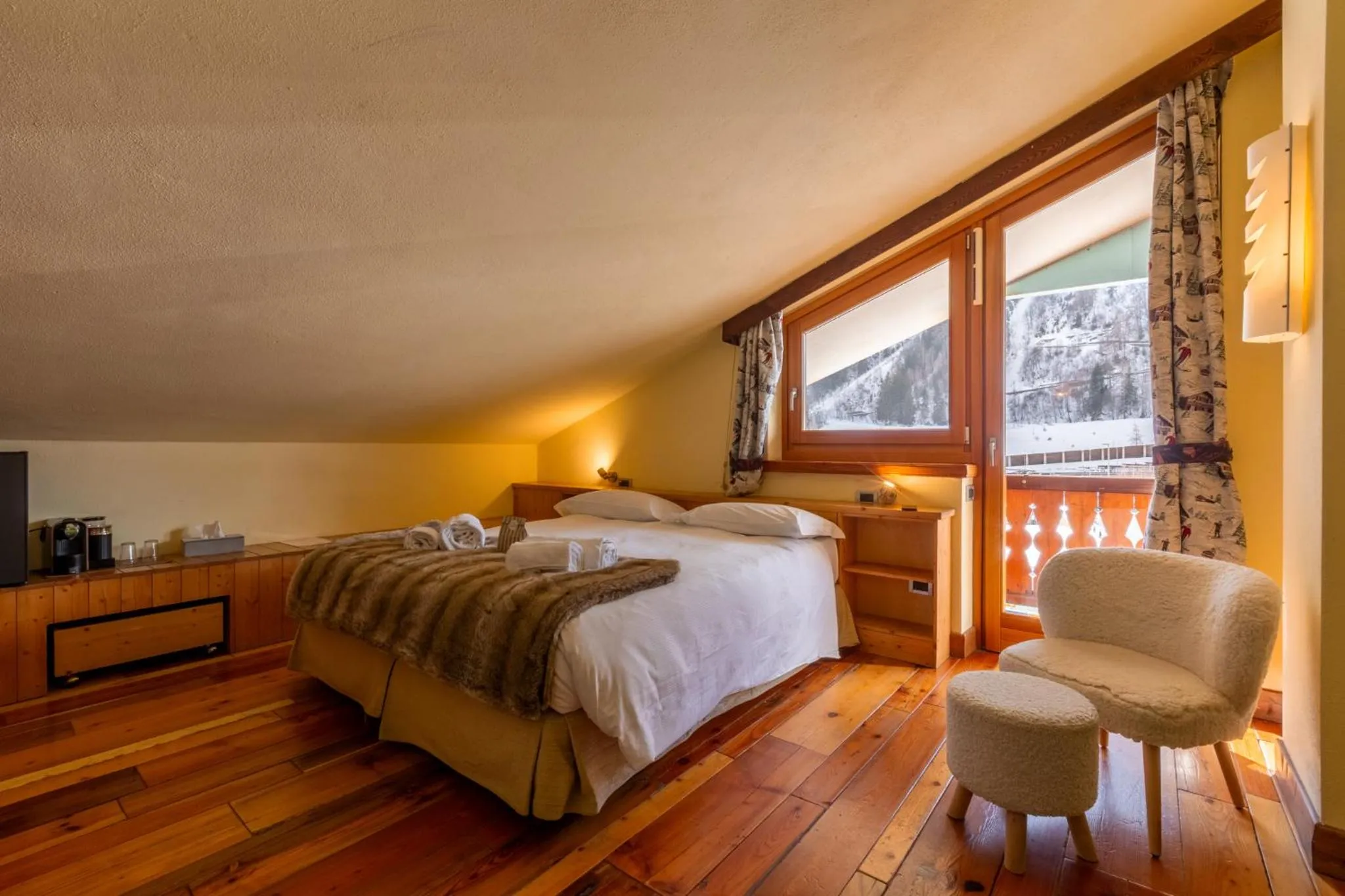 Bed in Shatush Hotel